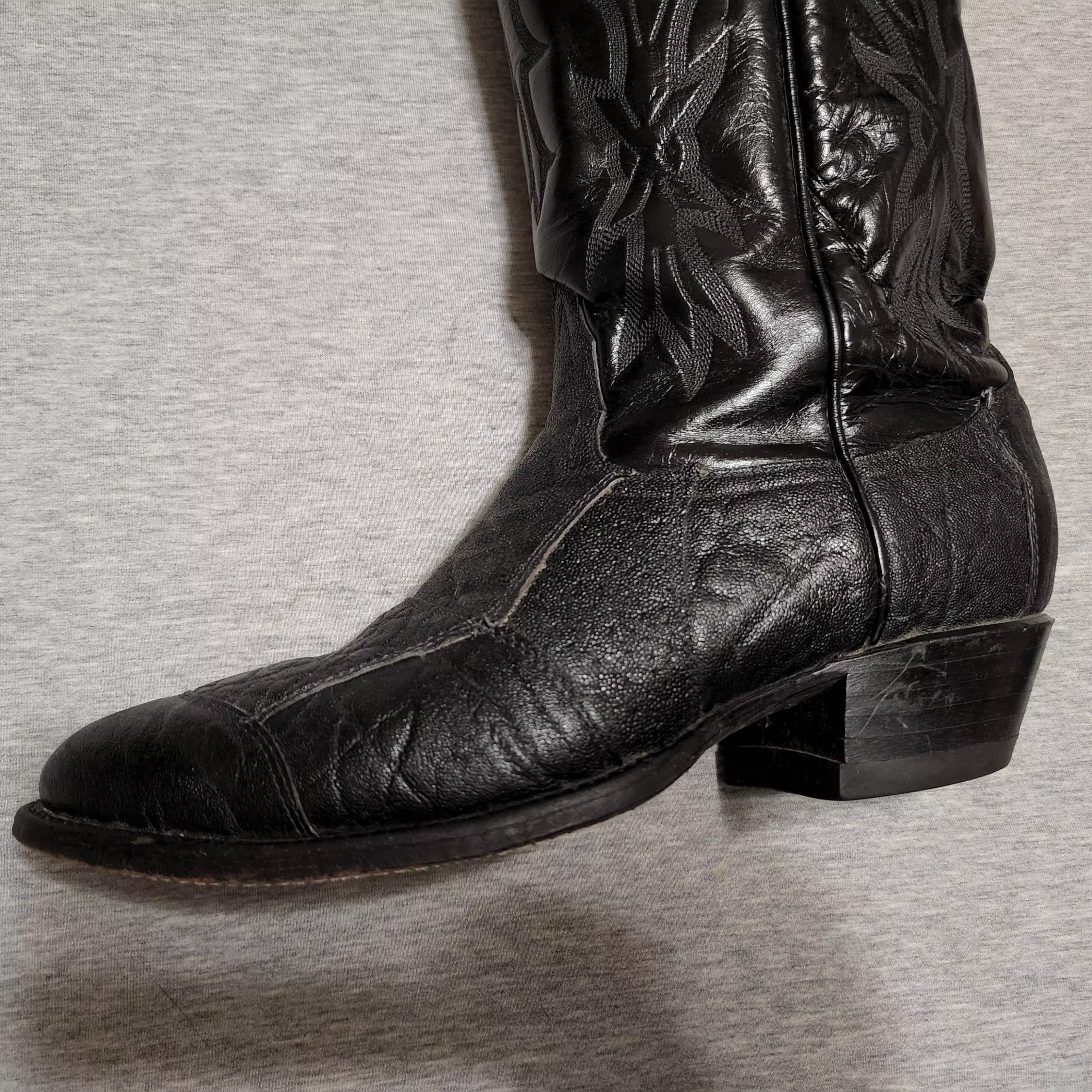 Need help id'ing this leather on black label tony lama boots