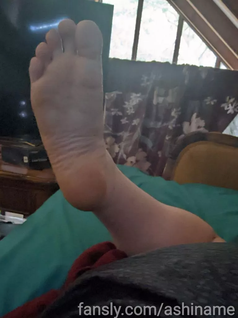 Need some hangover foot rubs and worship 🥺