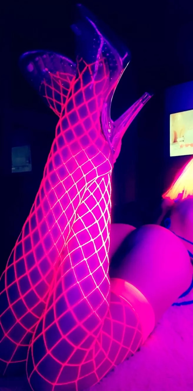 Neon fishnets are life