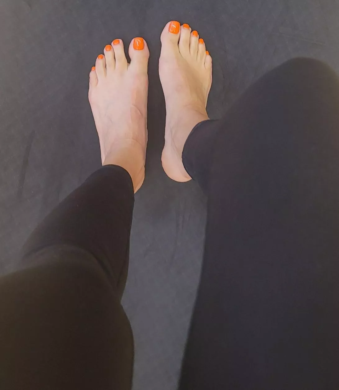 New color on my yummy toes!!! ðŸ§¡ðŸ§¡ðŸ§¡