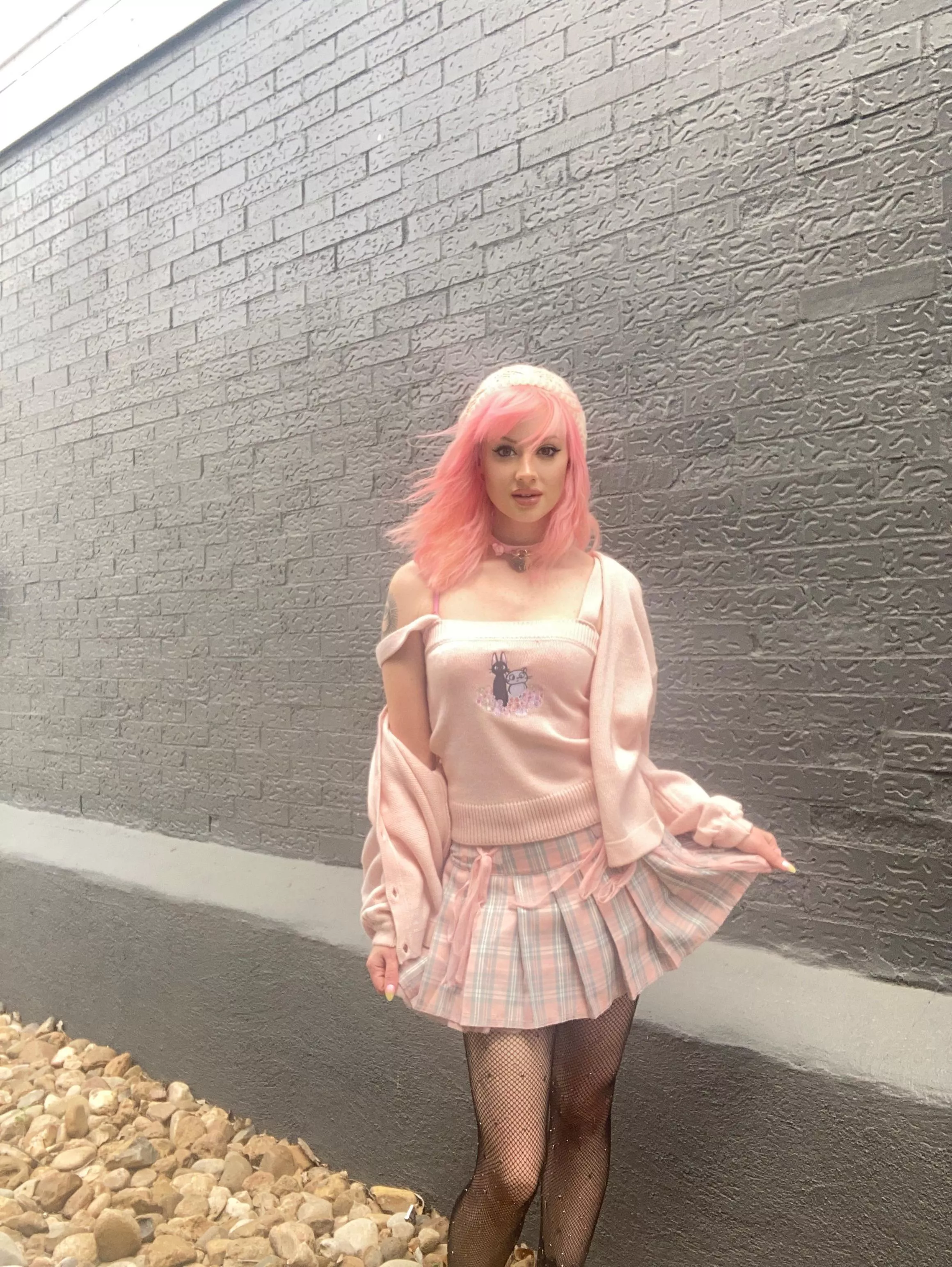 New here â™¡ wanted to say hi to everyone and show off my new outfit :3