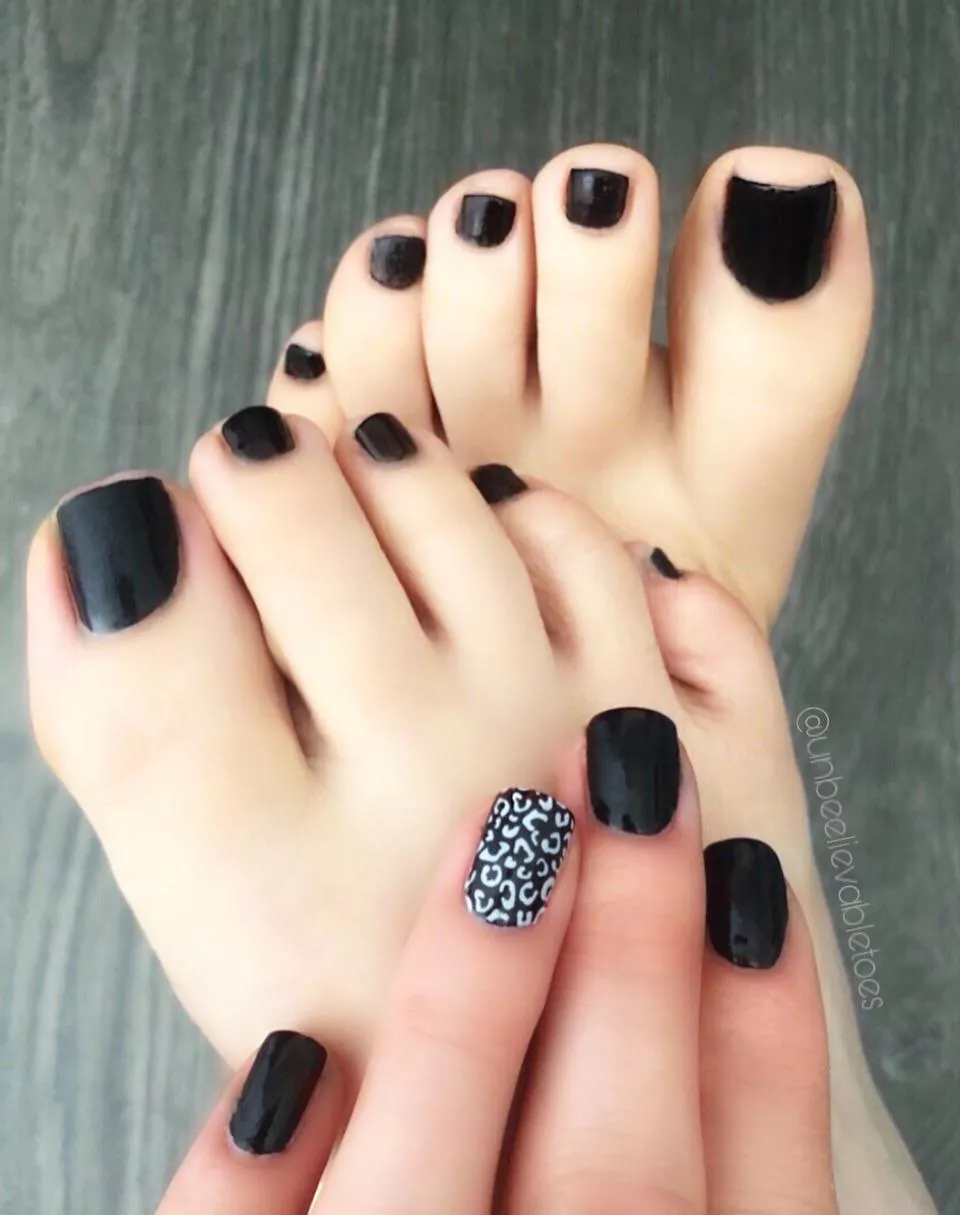 New mani/pedi - who loves? ðŸ’…ðŸ¼