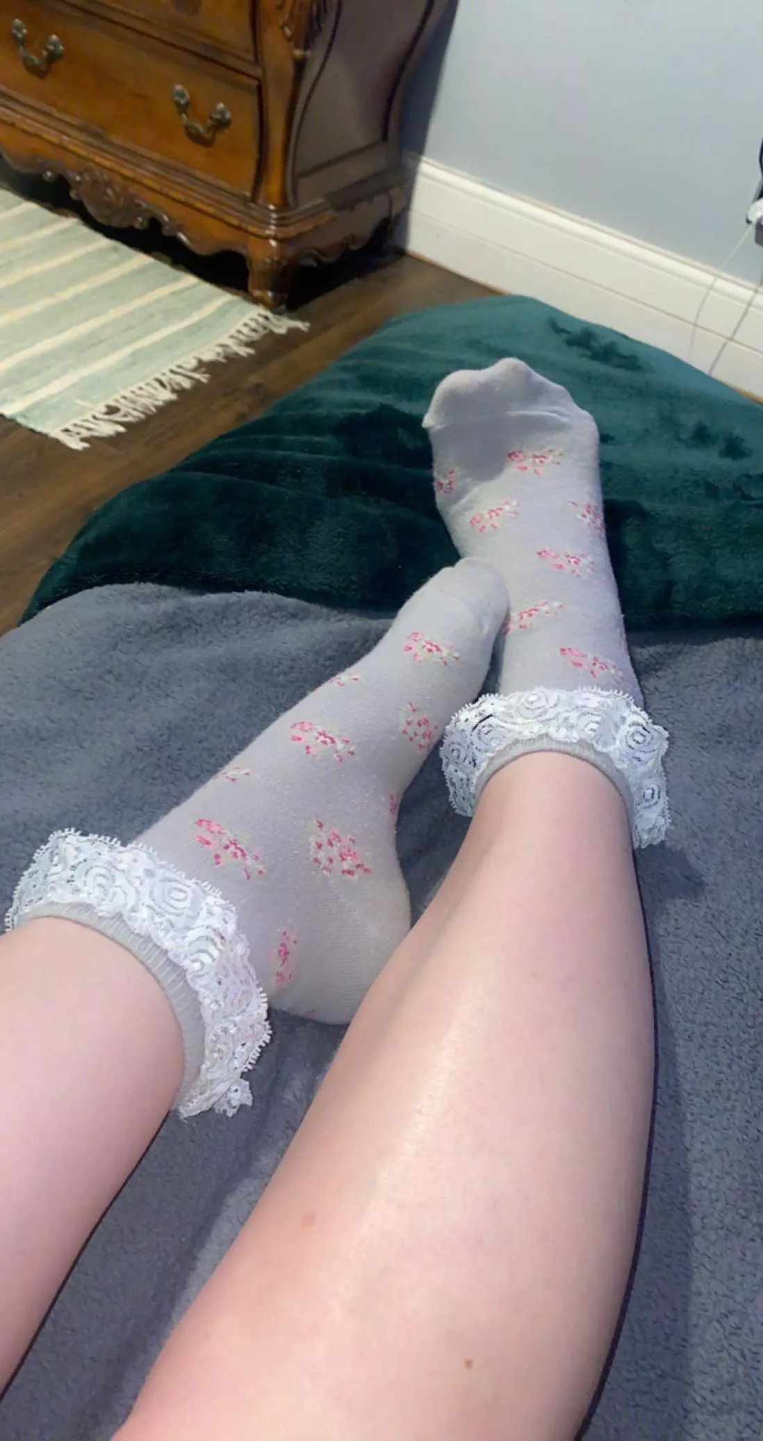 new socks.. i feel so pretty in them!