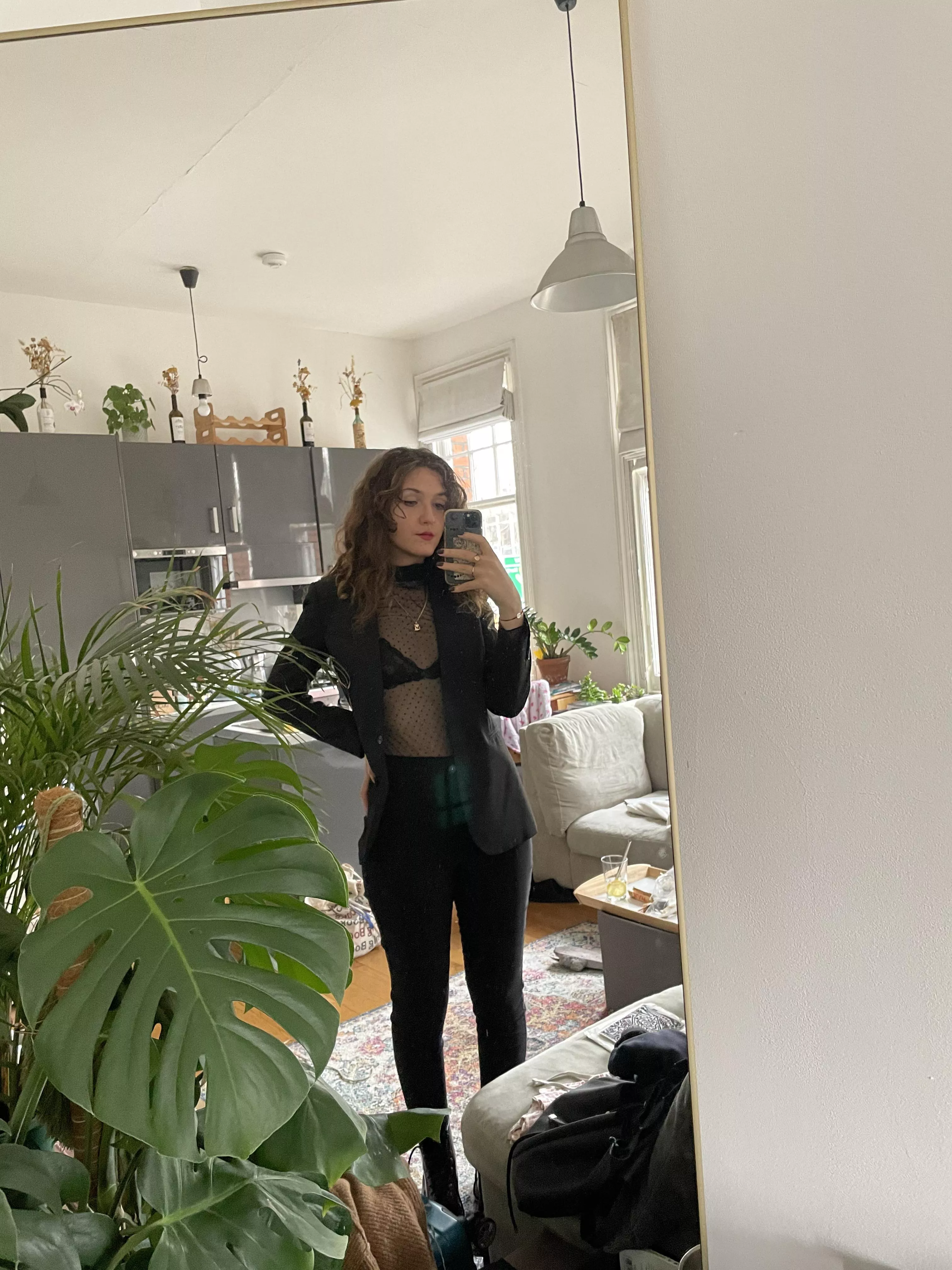 ngl, i thought i would feel much better in this outfit but instead i felt fat, i still feel like my hips are huge and i just will never look slim enough to look good in slim people outfits :( but i wore it anyway, trying to tell myself it’s all in my h