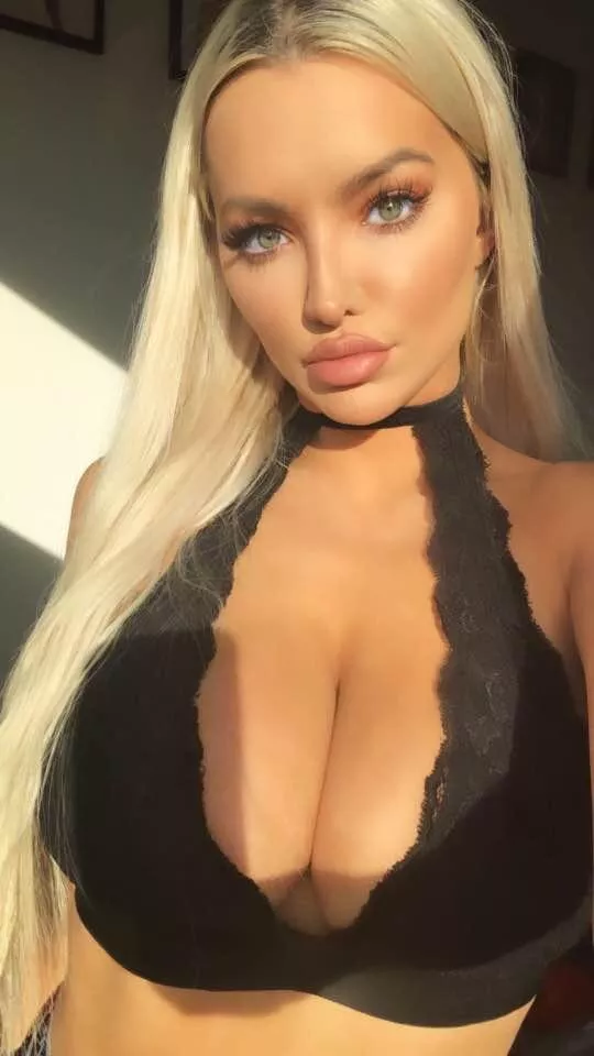 Nice lips and tits