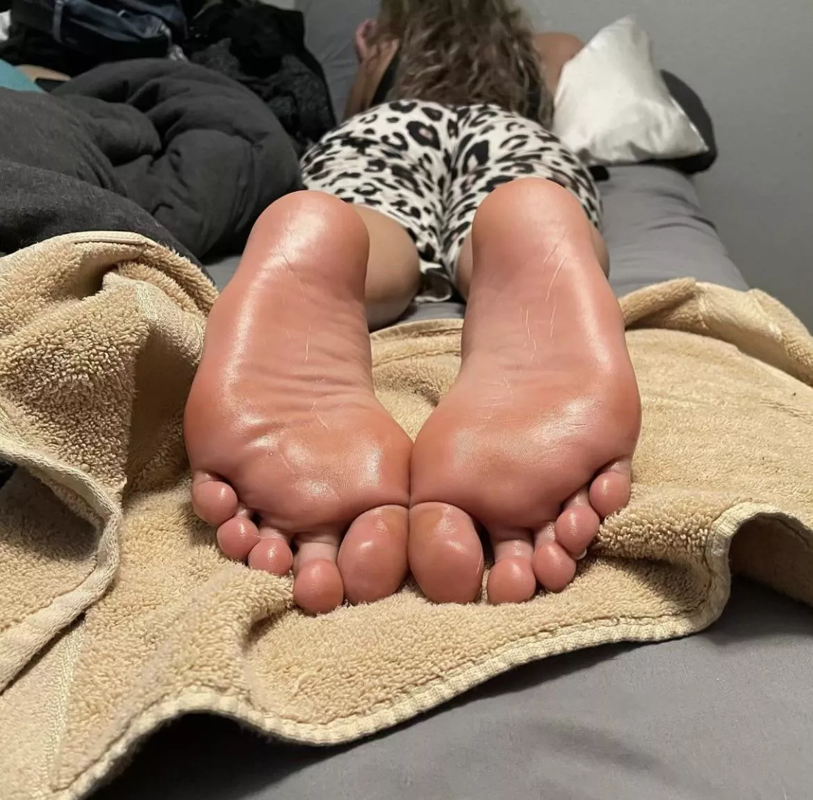 Nice oiled up soles, what would you do to them?