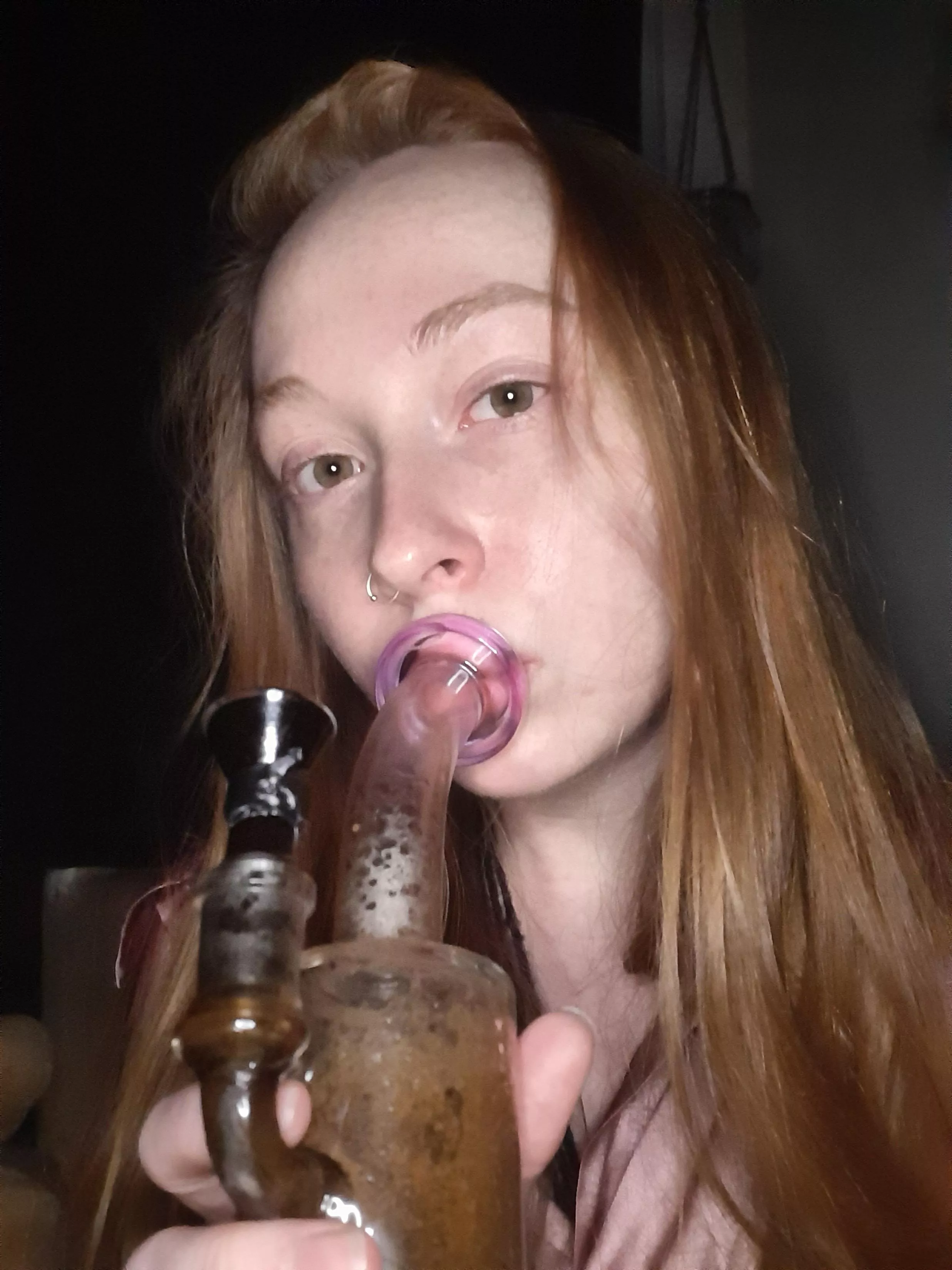 No makeup smoke session. Ignore my dirty bong🤣 check out my profile for more or DM me💚