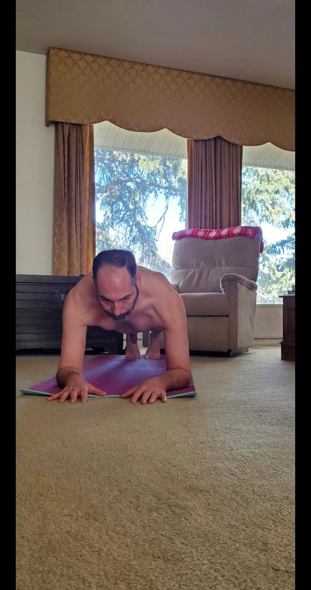 nothing like a little plank to get the blood flowing! 😘💖🕉🧘‍♂️