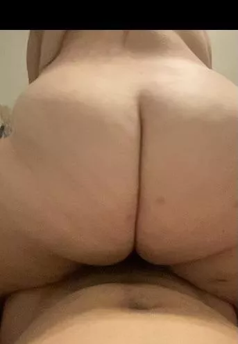 Nothing like her round ass sitting on top of me. Hope you all agree