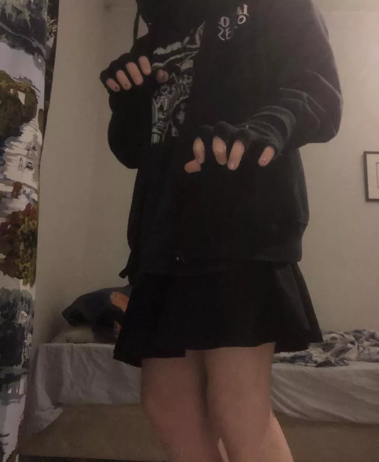 Old pic, just wanted to show my outfit :)