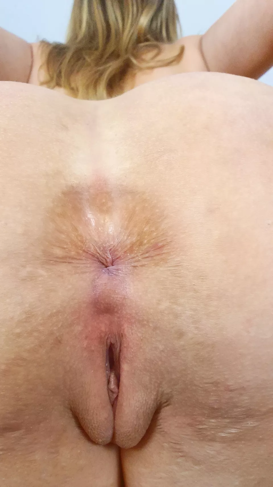 On special request my asshole in a large close-up and as a bonus pussy. Kisses