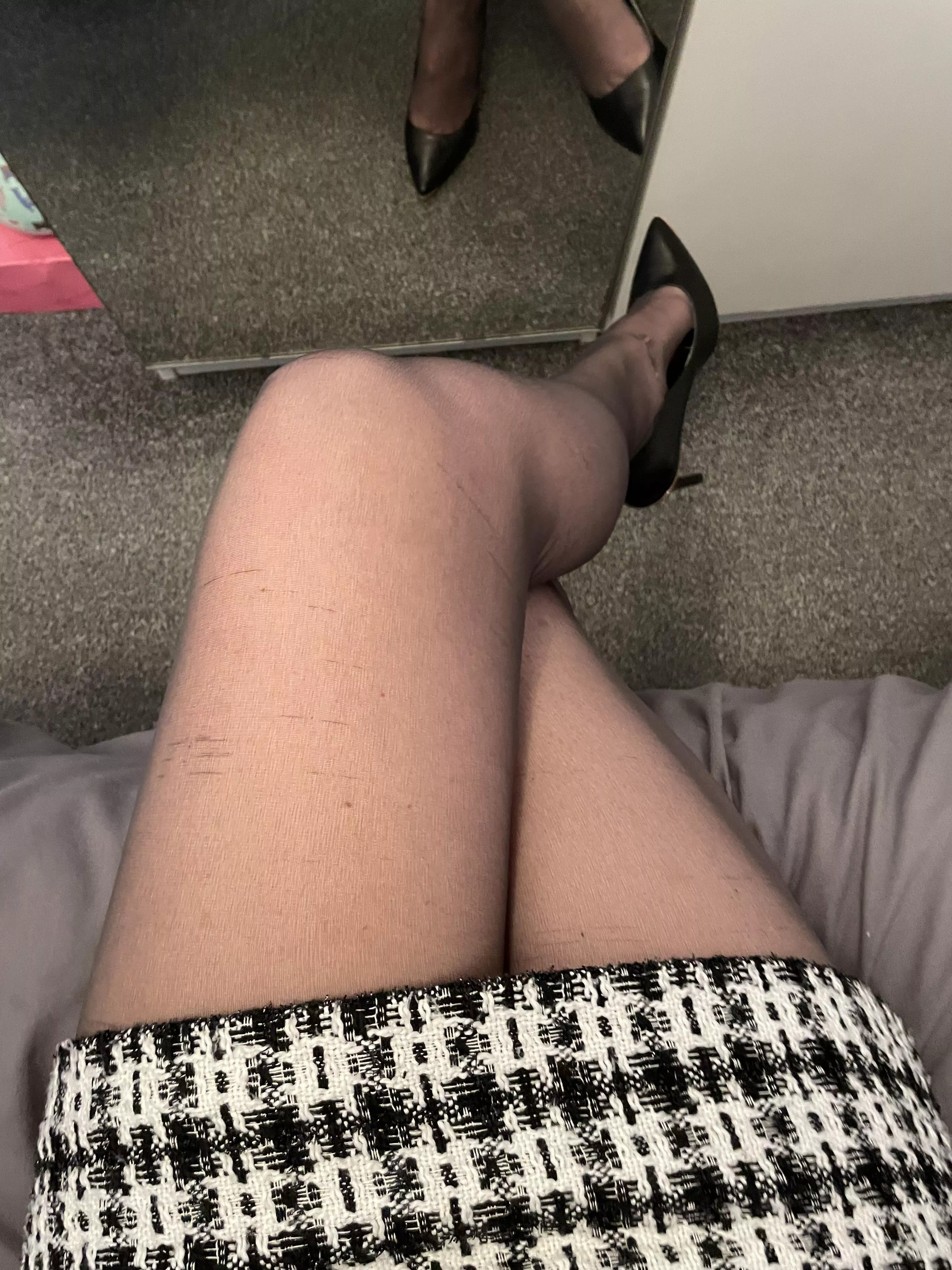 Pantyhose and heels ðŸ˜˜