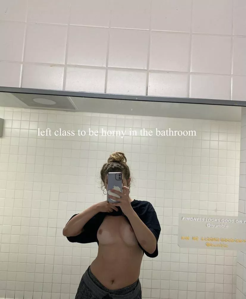 perfect time to take nudes in the bathroom 🤪