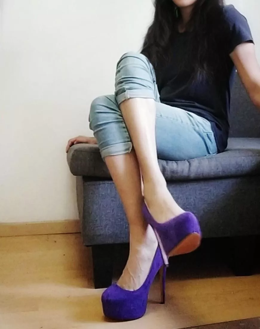 Pics of my purple heels 💜