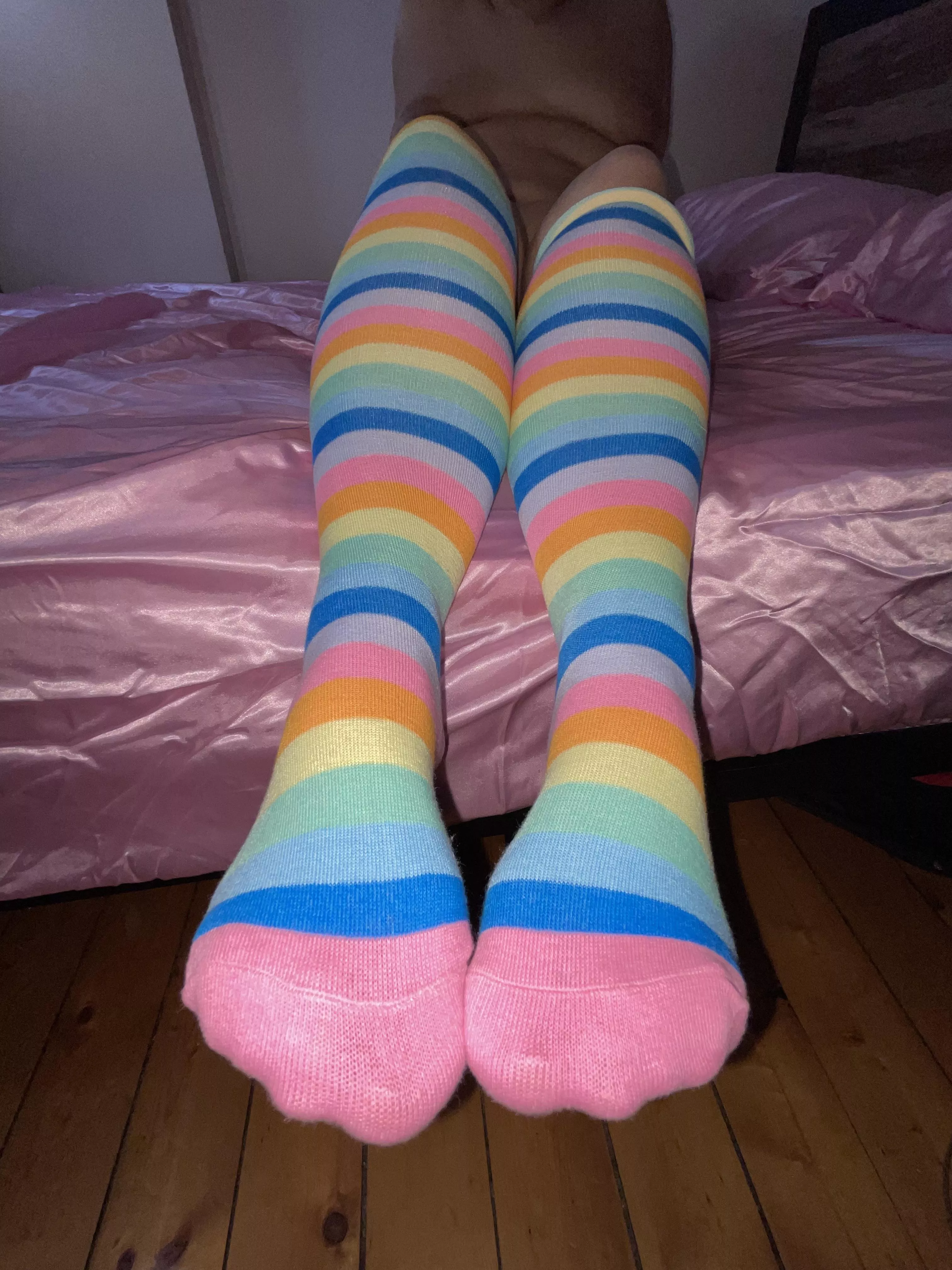 Pink sheets and rainbow feet 21F