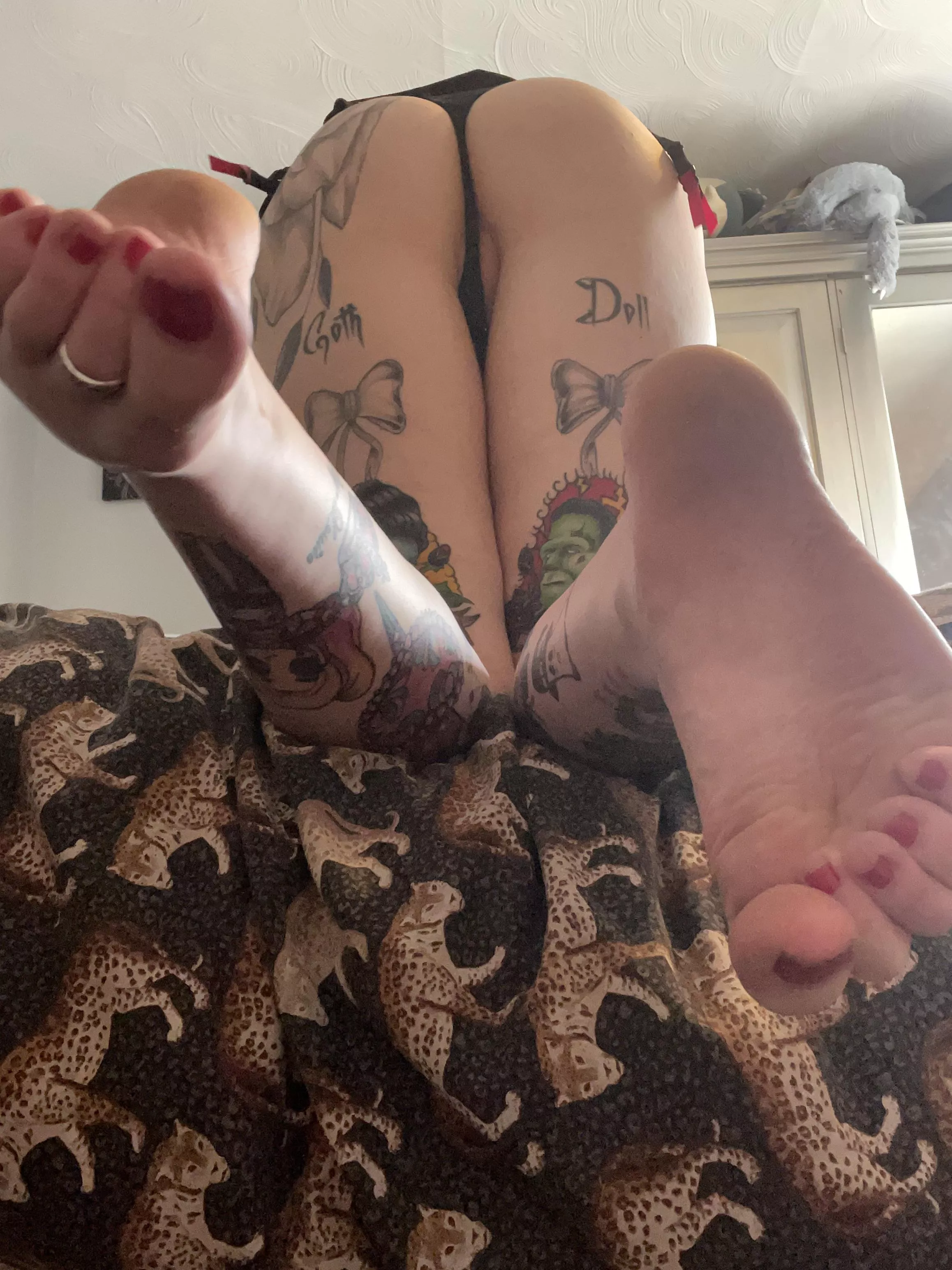 Pink toes and tattoos ðŸ’–