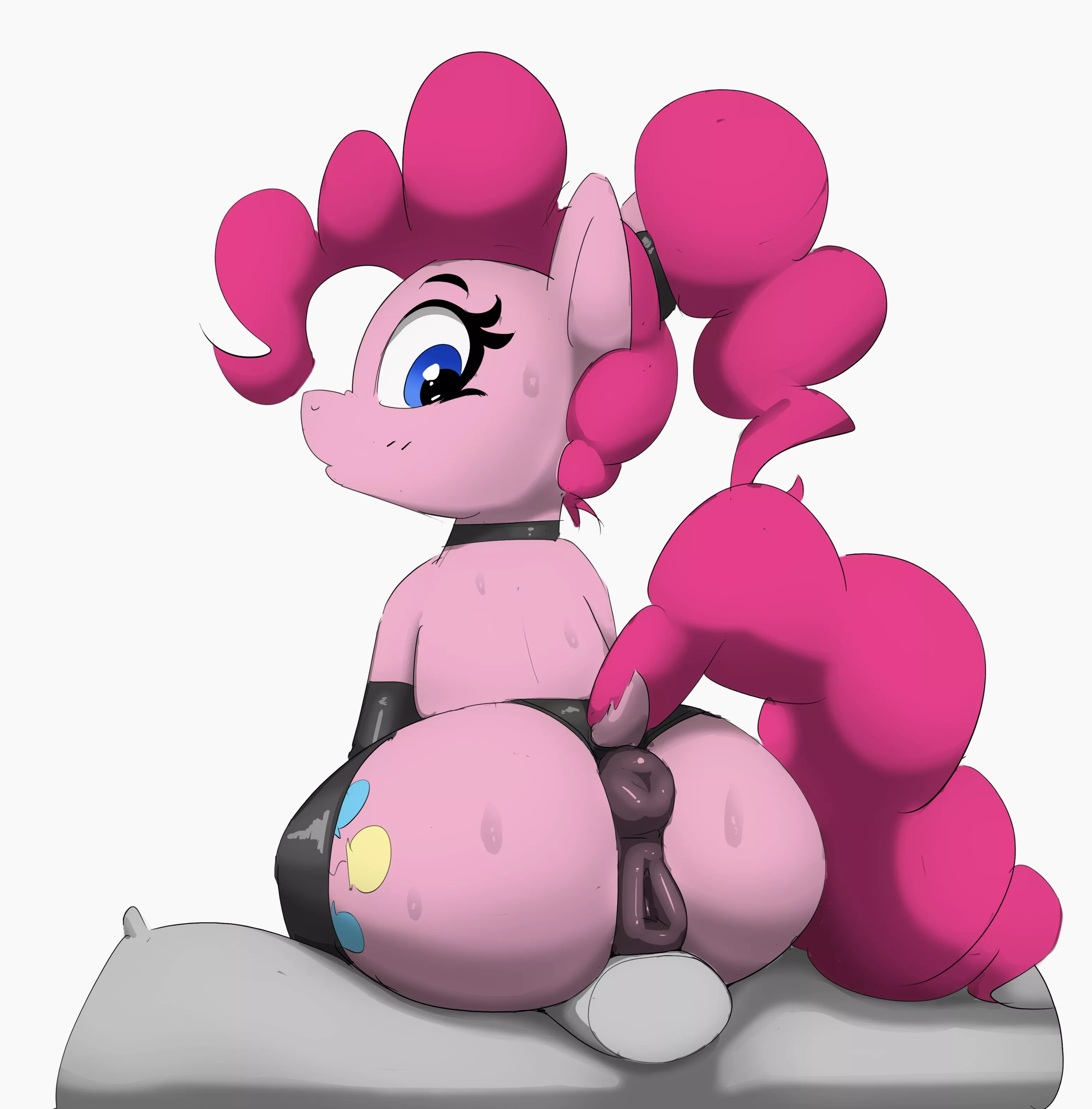 Pinkie trying on some Latex (Pabbley/@selbbap)