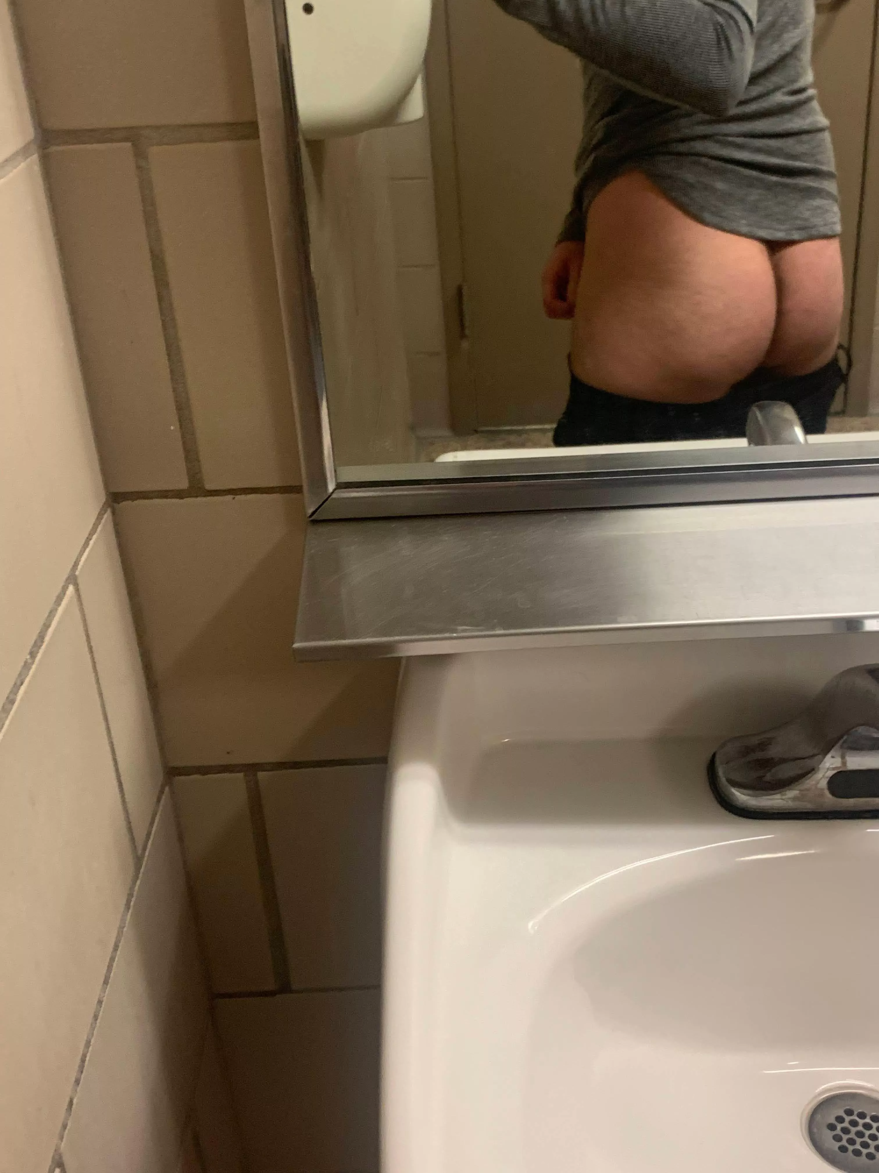 Please fuck my hairy ass