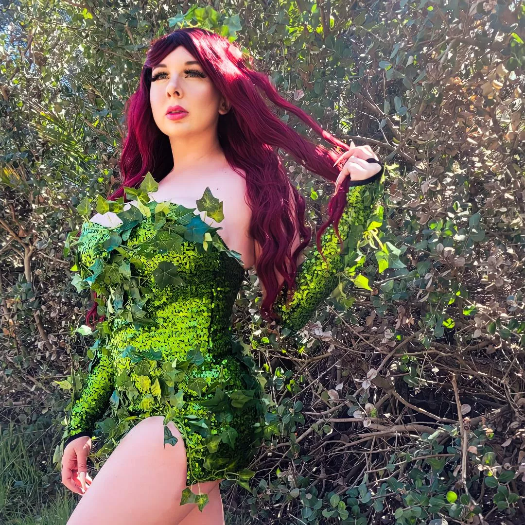 poison ivy sneak peak for my insta. dms are open today if you wanna stop by