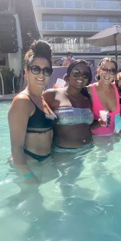 Pool babes