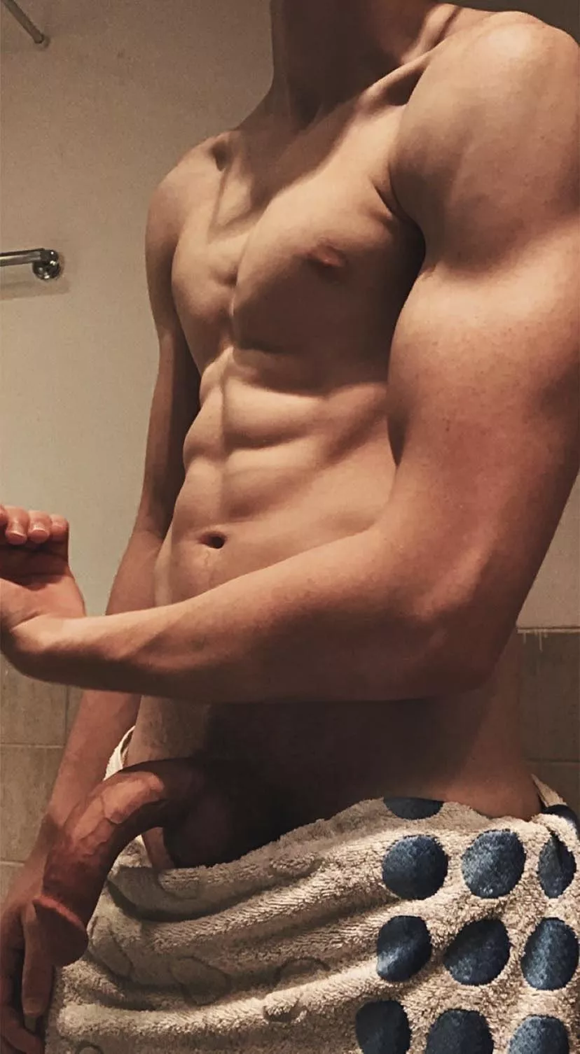 Post gym showerâ€¦ fuck Iâ€™m so horny