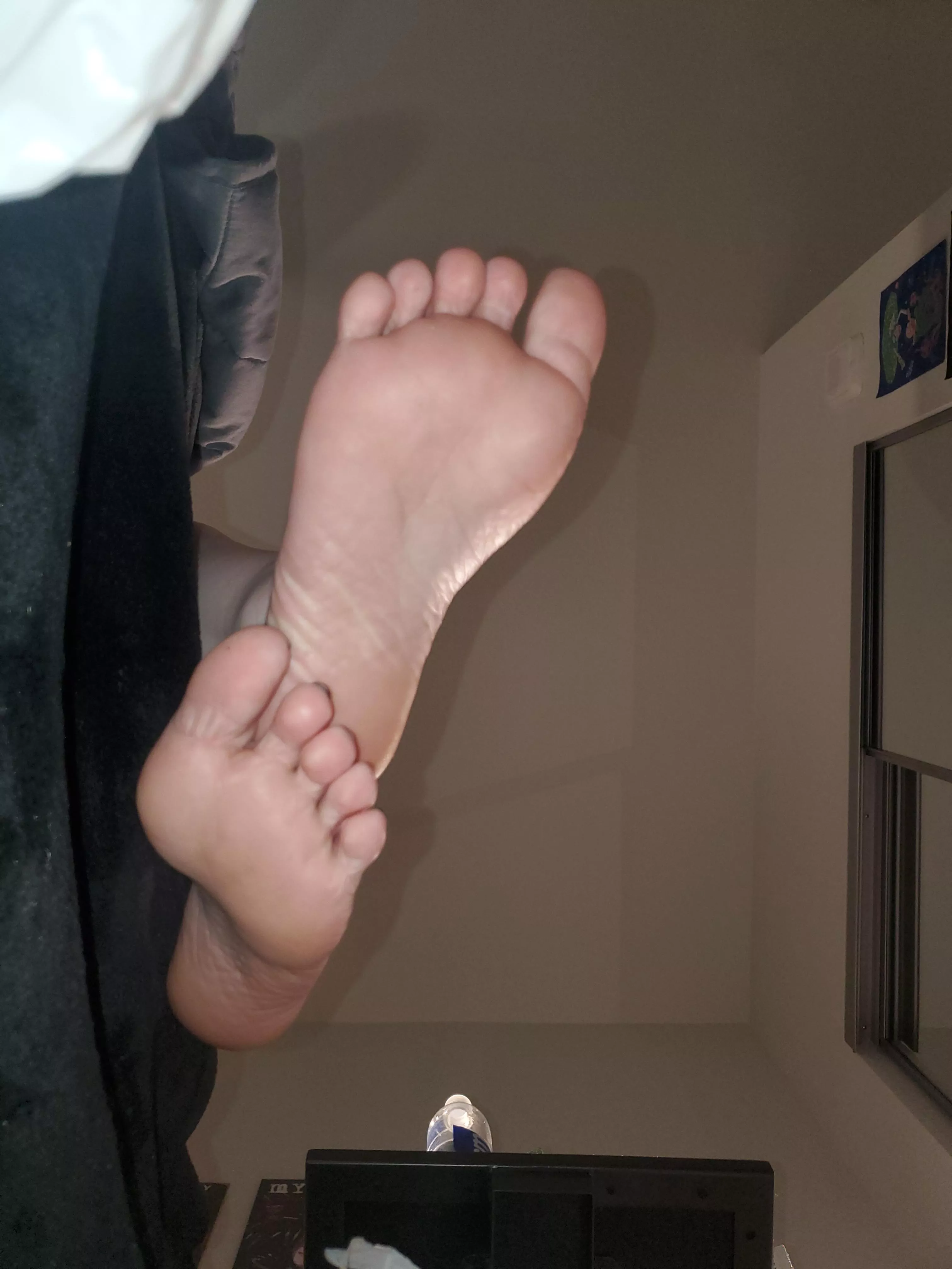 Pov: you're about to tickle my soles