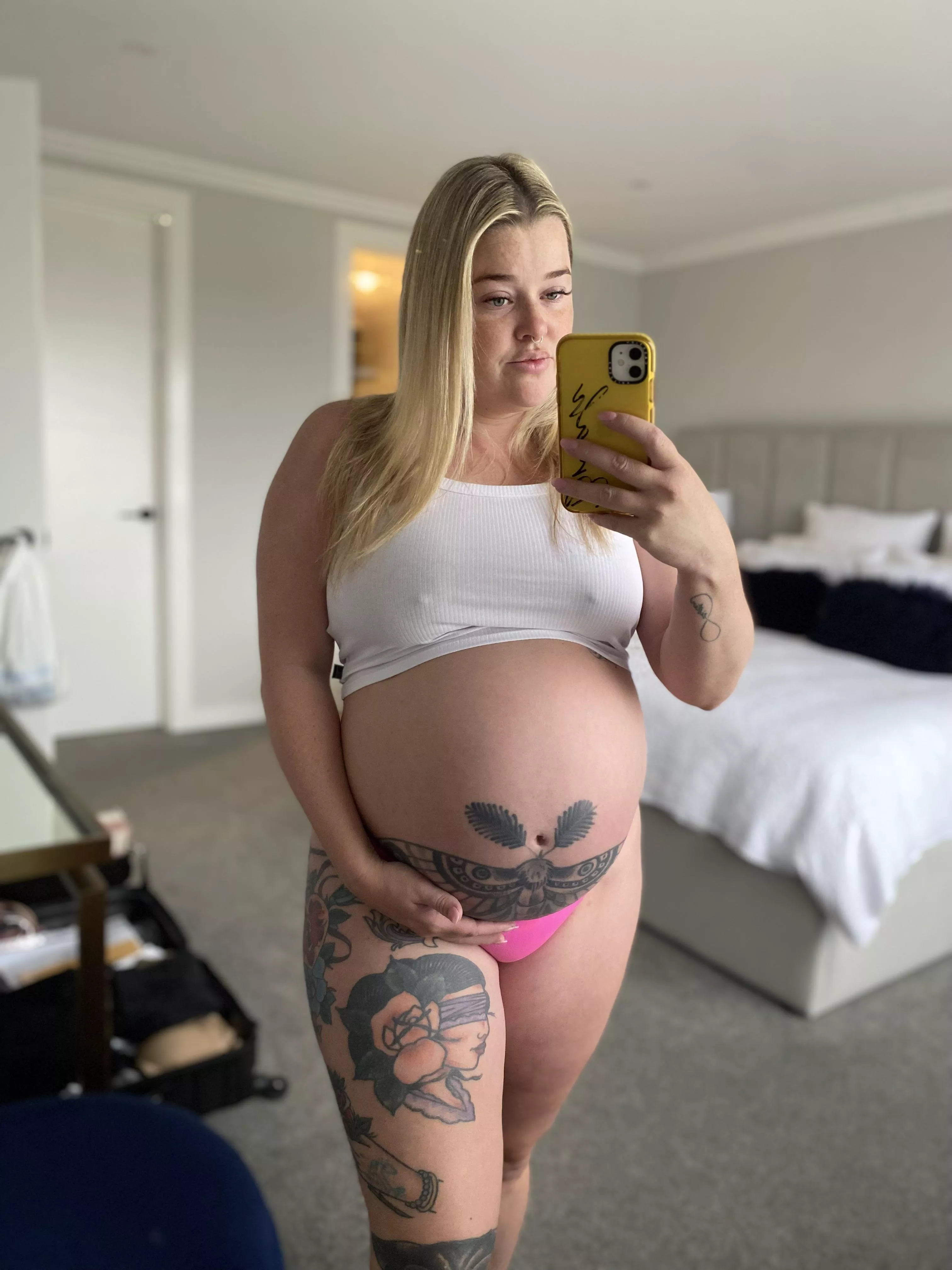 Preggo and feeling sexy