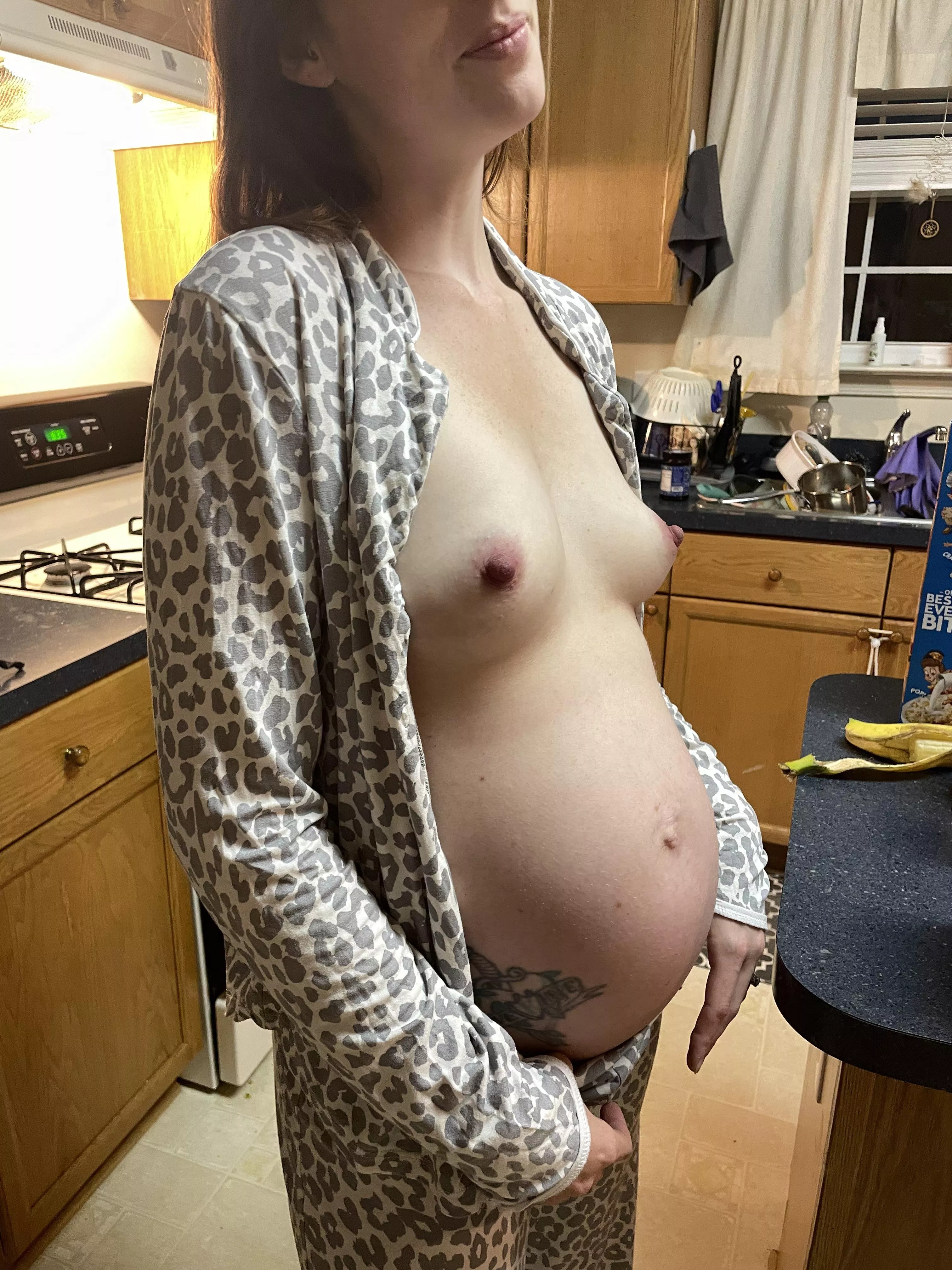 Pregnant and horny 31F