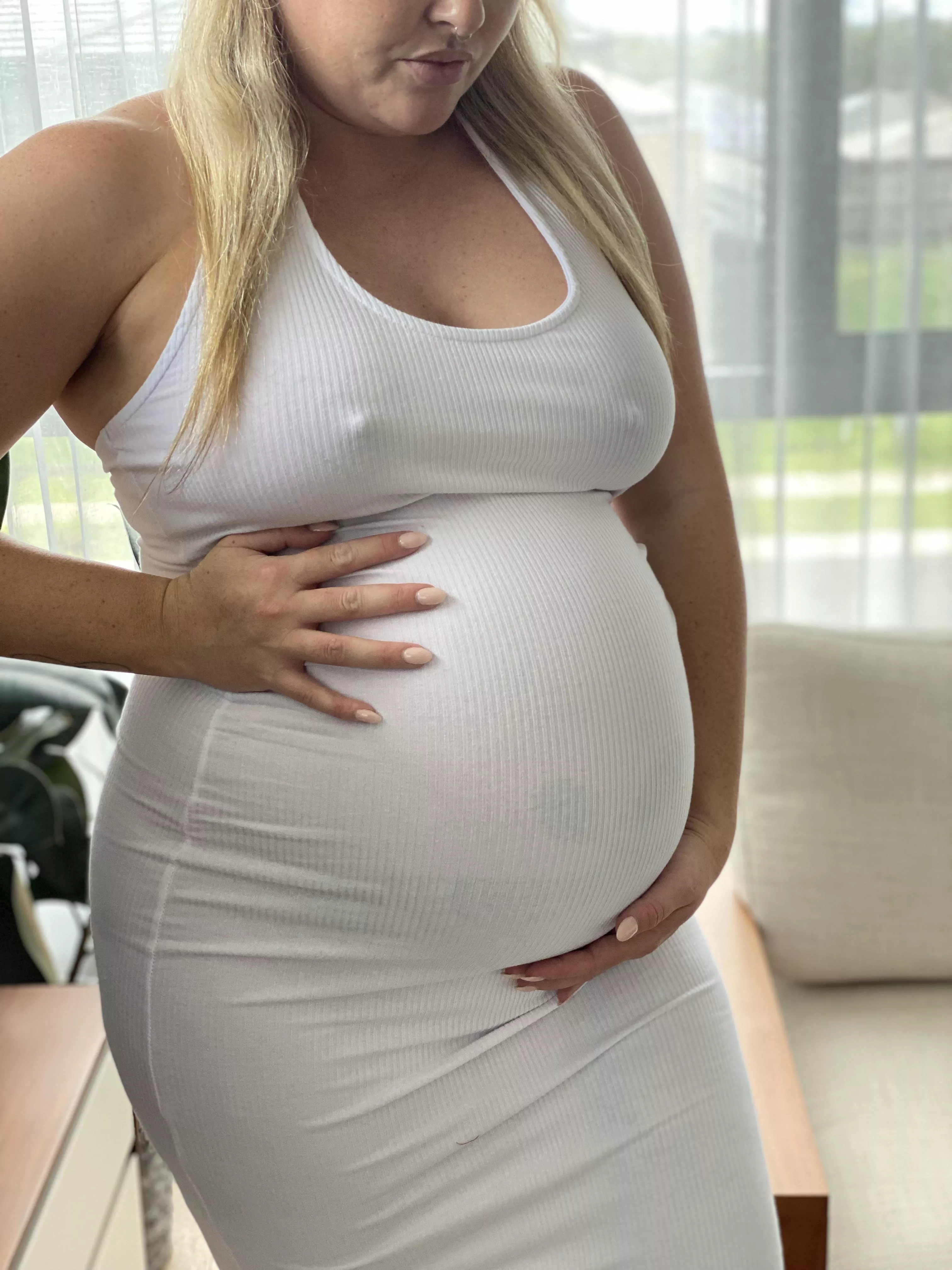 Pregnant bellyâ€™s make tight dresses even better