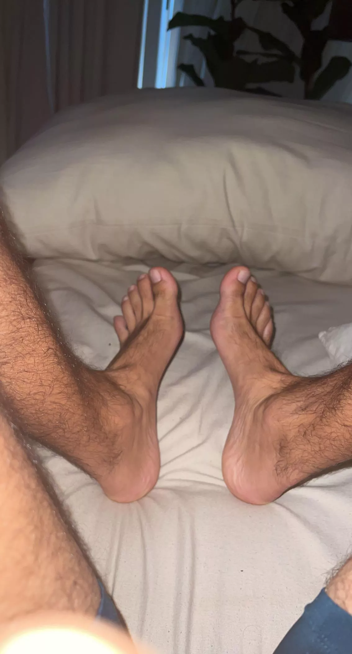 Pretty feet ðŸ„ðŸ½â€â™‚ï¸ DL surfer bro ðŸ˜Ž kinks: pits, musk, cum, feet, bareback sex and more