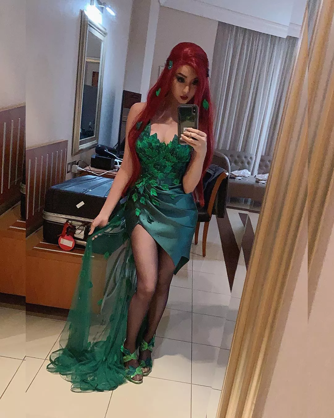 pretty poison ivy cosplay