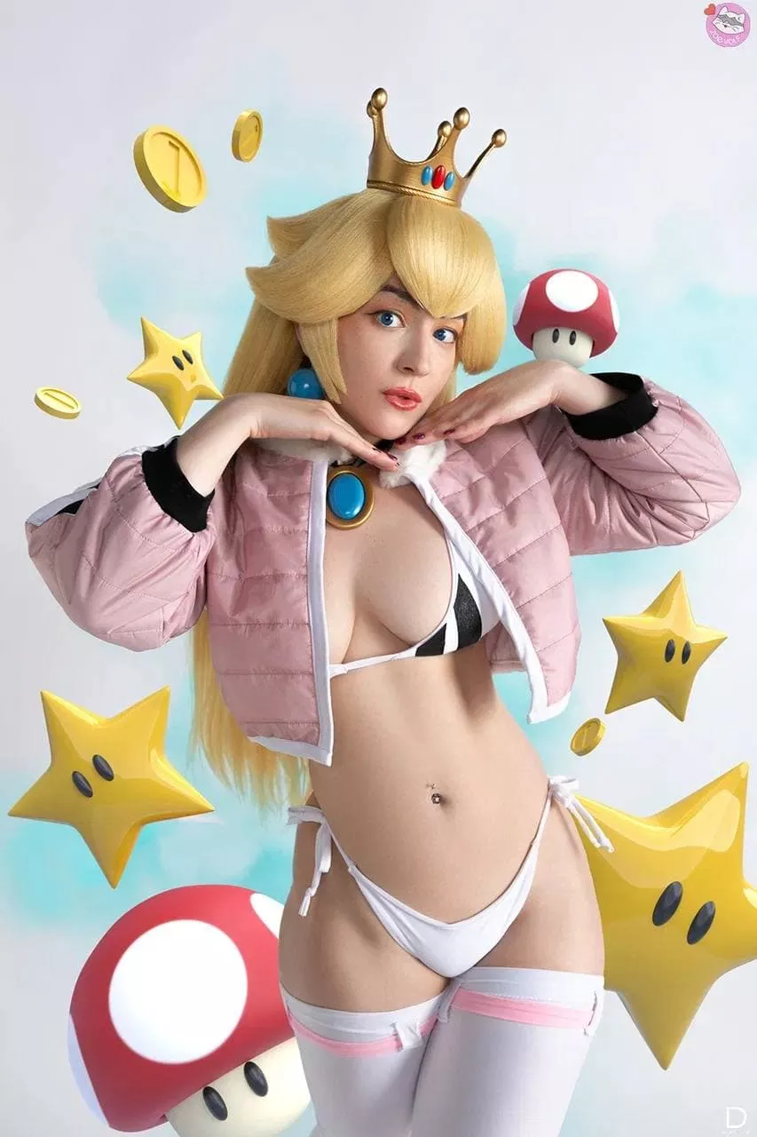 Princess Peach by ZoeVolf