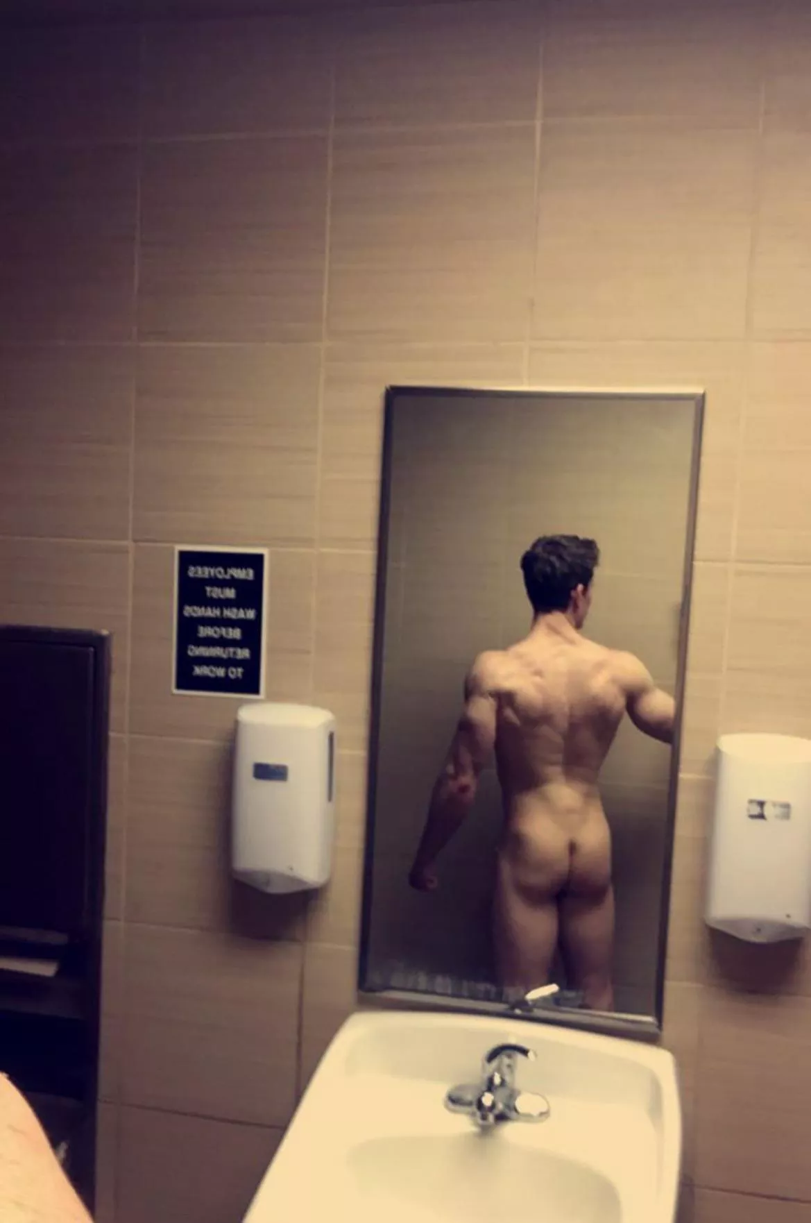 Public bathroom bootyðŸ¤ª