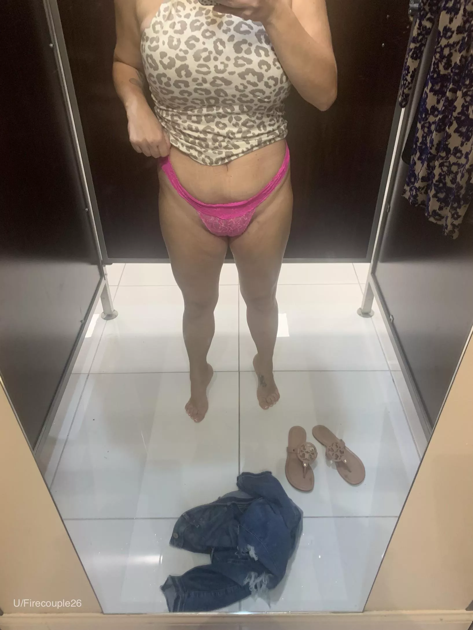 Real MILFs share changing room nudes