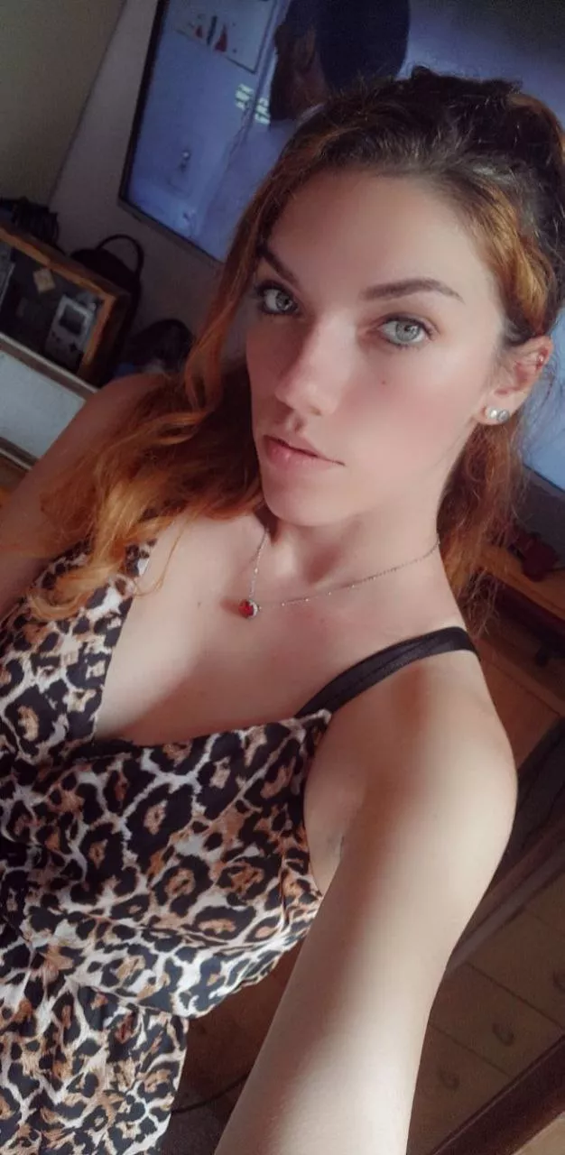 [Reddit Chat] Use My Beautiful & Innocent Girlfriend's Pictures To Turn Her Into A Slut, By Making Captions, Tributes Or Photoshop Her. DM Me With Results For More...