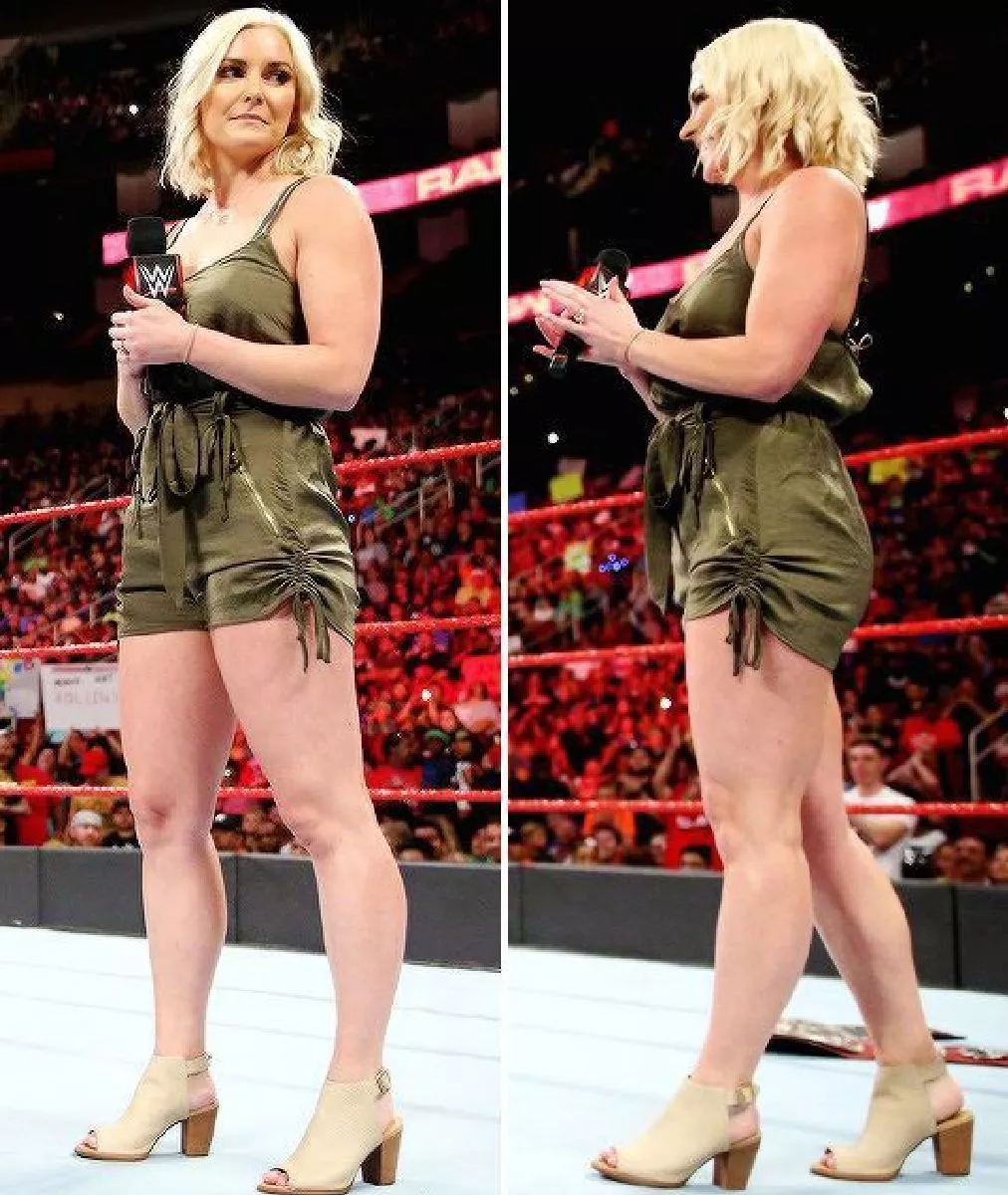 Renee Young looks so tasty