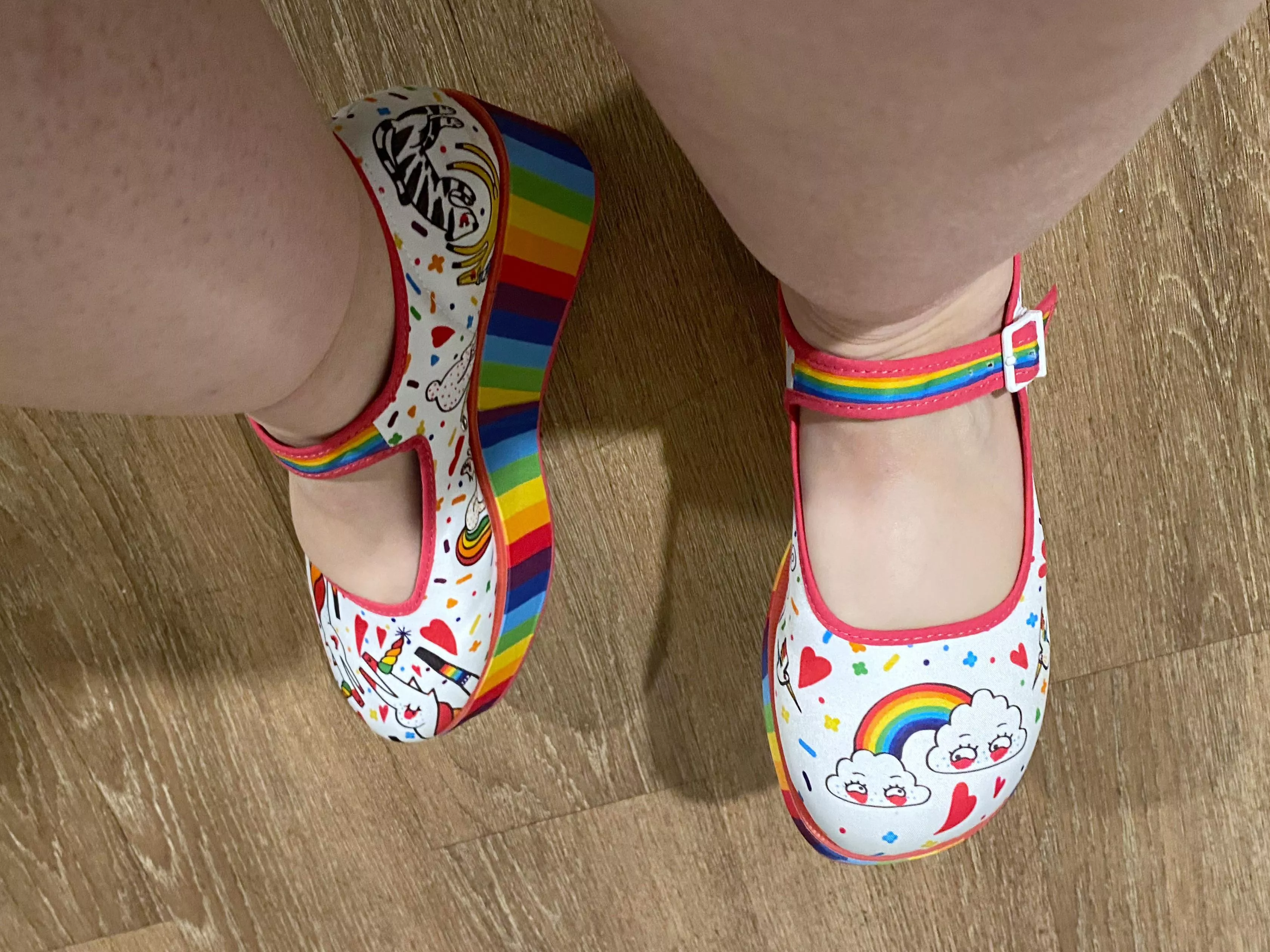 Rescued my favorite shoes from my old house. Wearing them in my hotel room for no particular reason! 🌈 Also anyone want to be little friends? 🥺