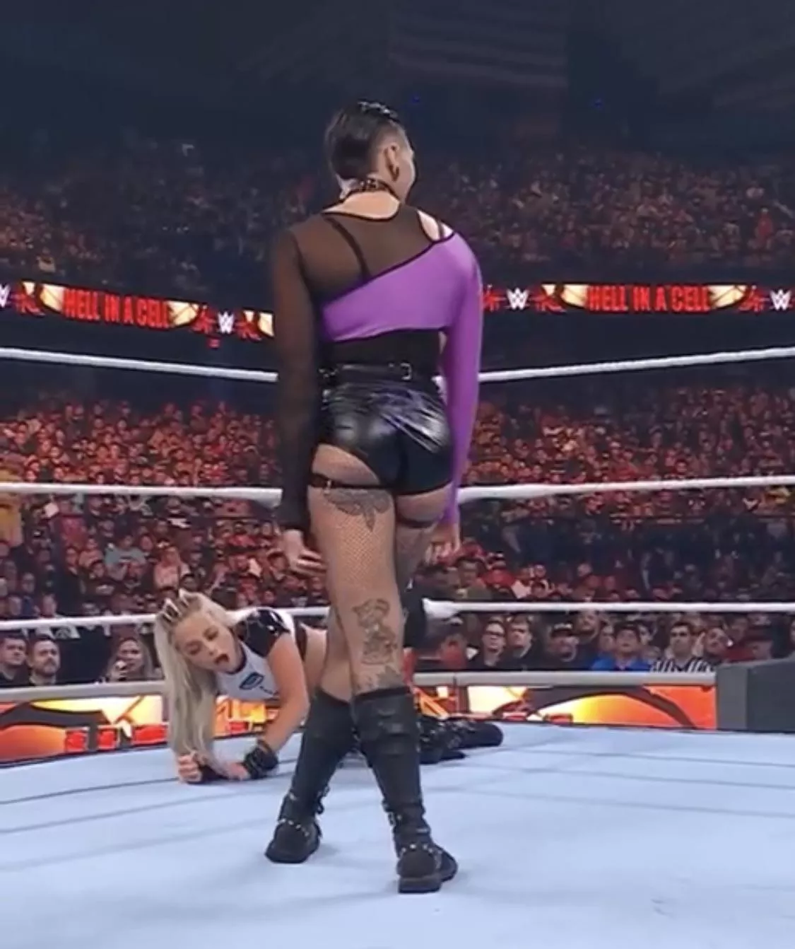 Rhea ripley ass is so sexy🤤