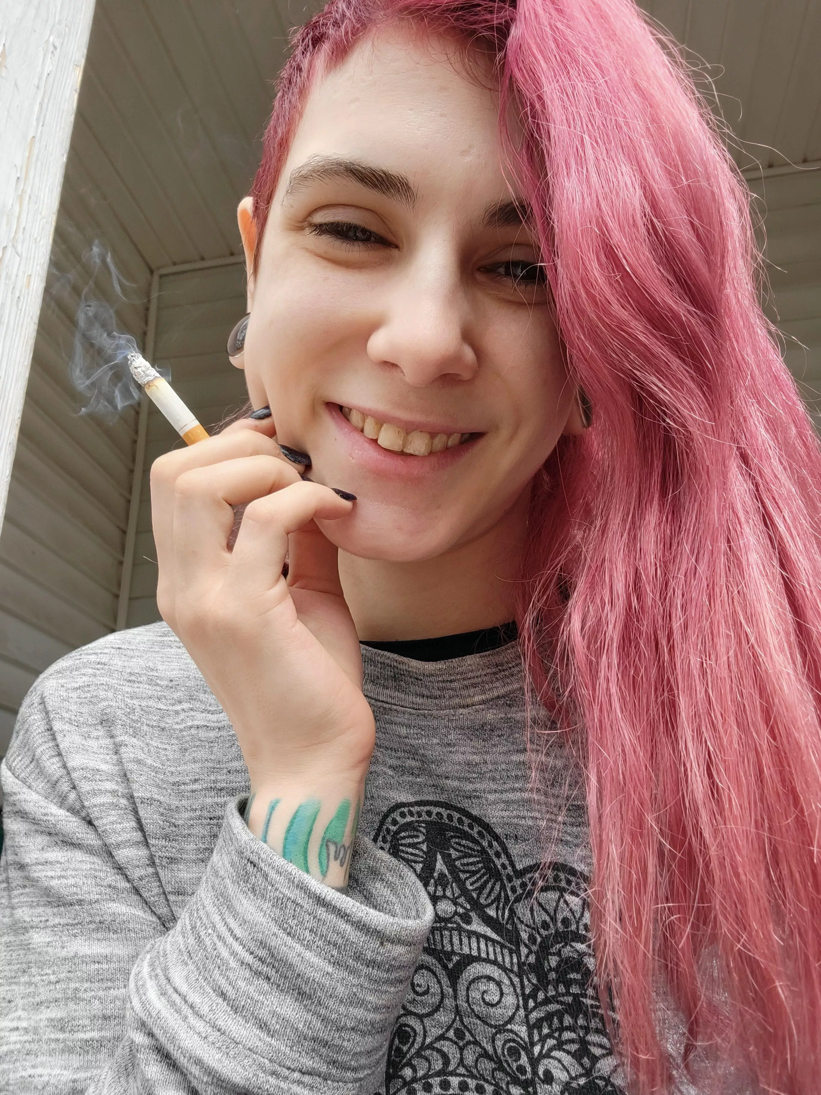 Rolled out of bed for a morning cigarette 🥰