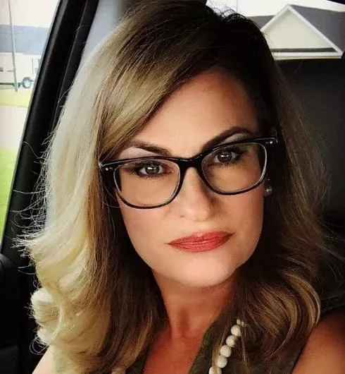 Salacious milf mommy in glasses