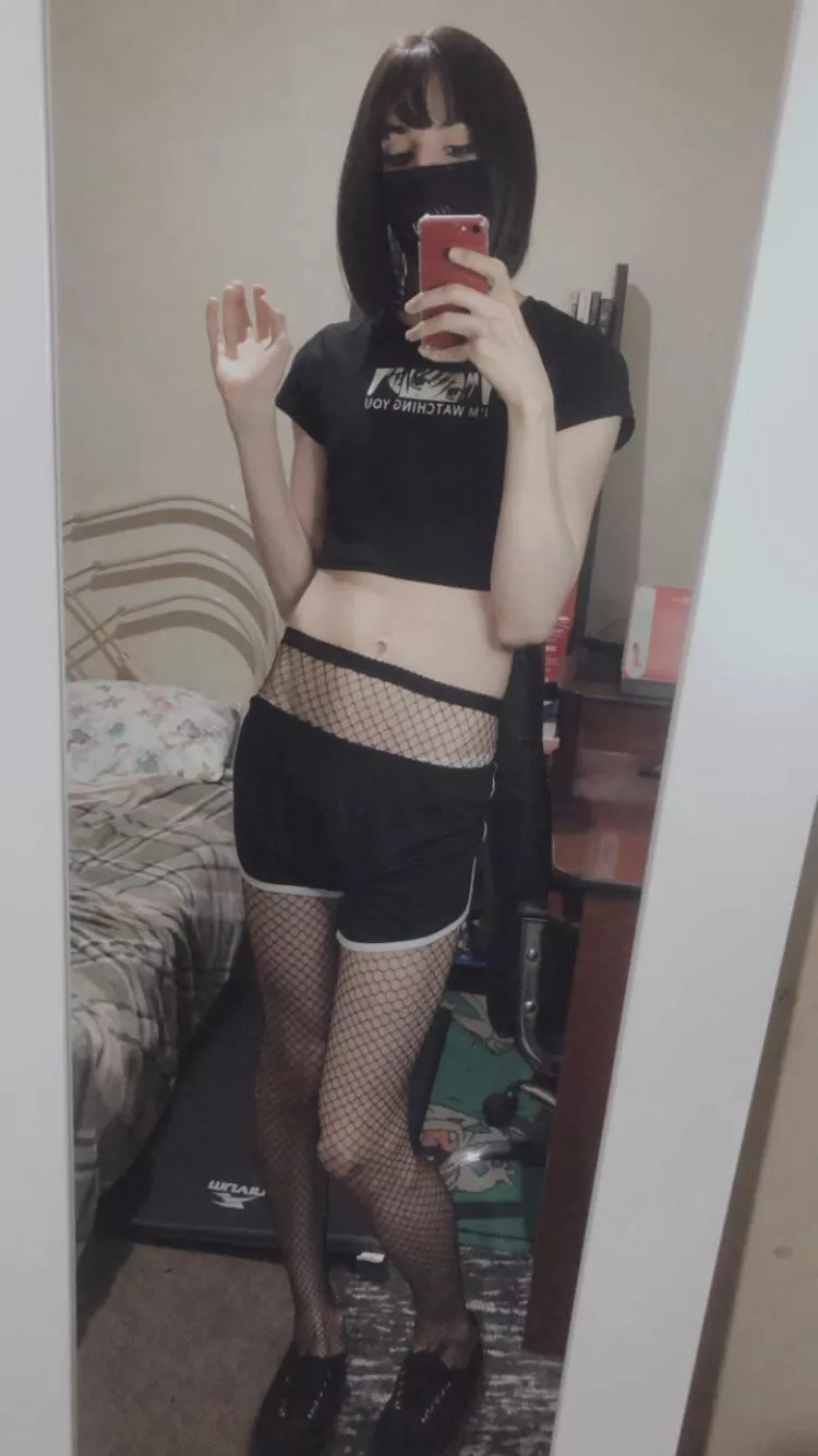 Say happy femboy friday to the goth femboy pls 👉🏻👈🏻