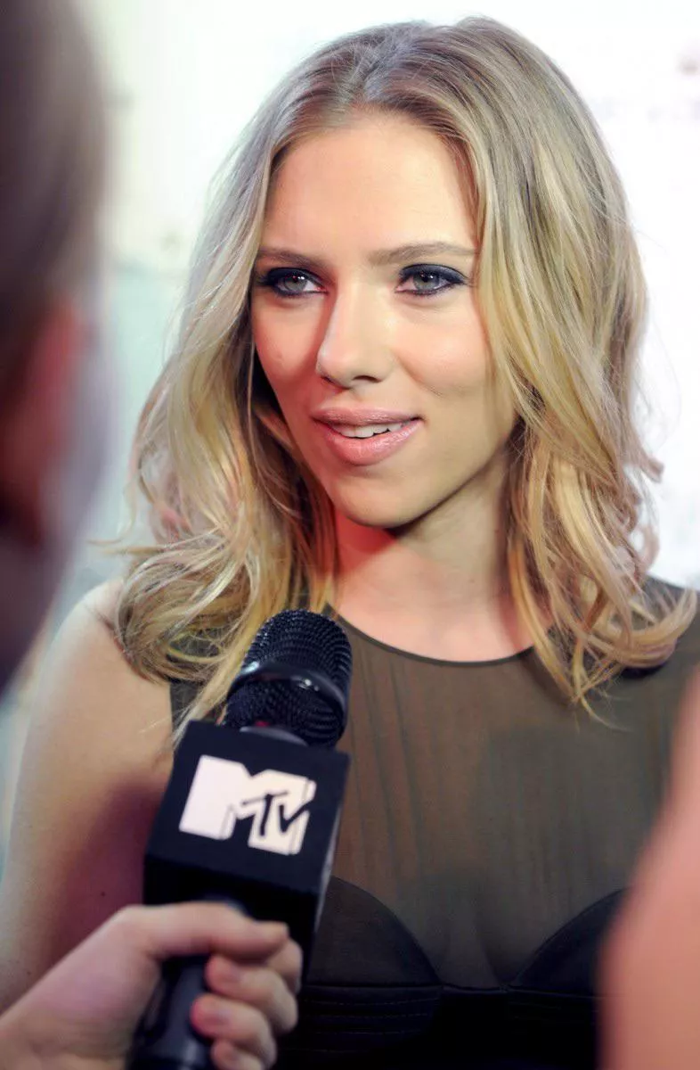 Scarlett Johansson has me so turned on, had a long day and would love to de-stress to her