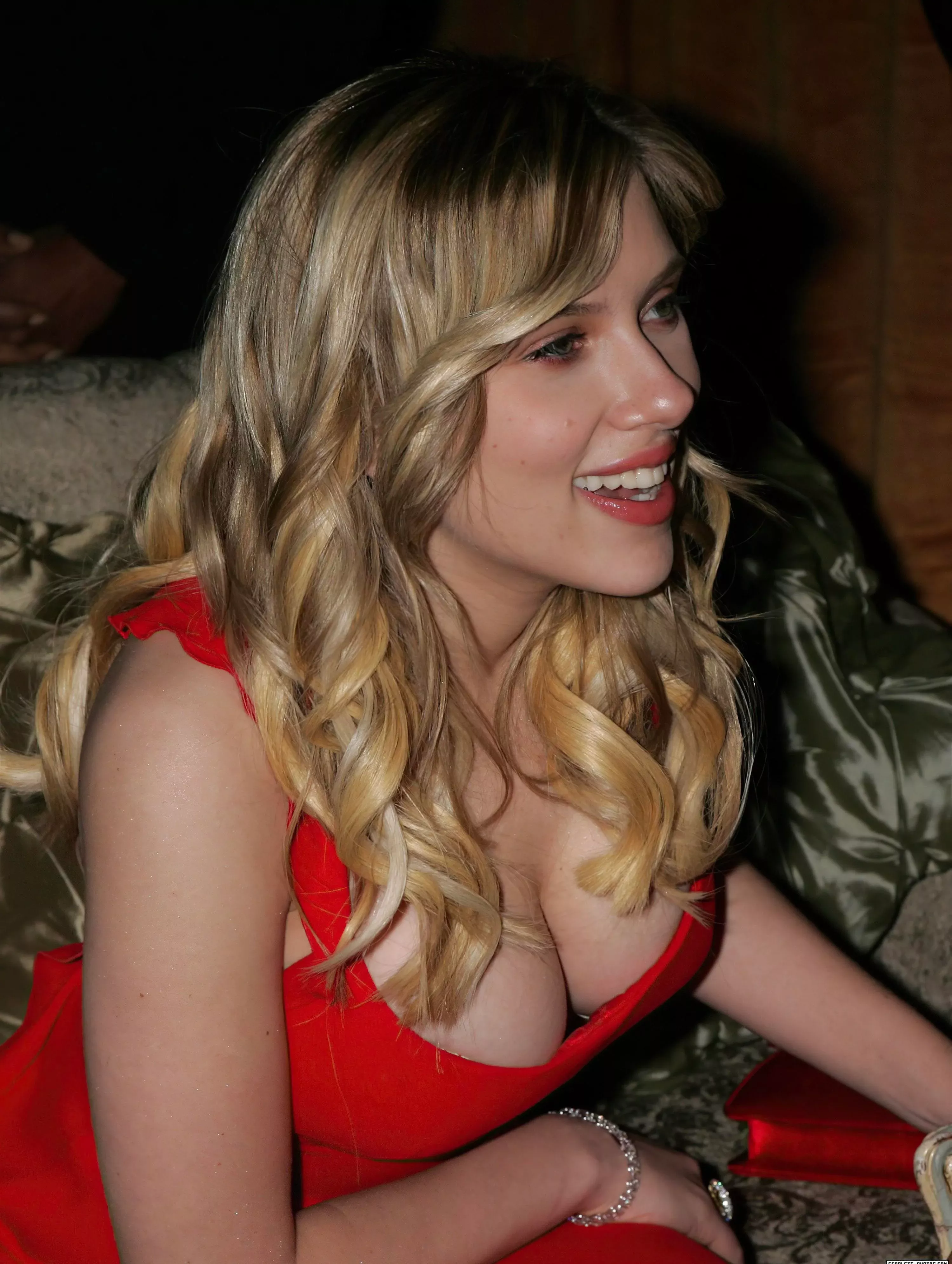 Scarlett Johansson in that red dress was her best busty look.