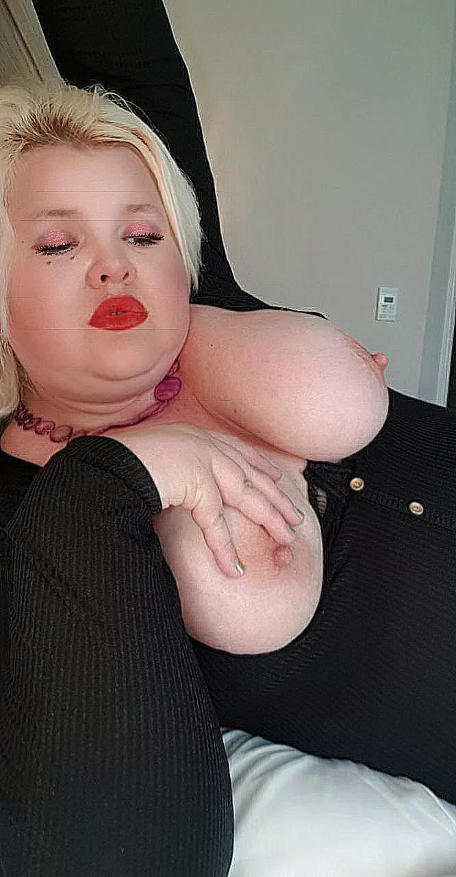 Scottish☆BBW☆HomemadePorn☆NO PPV☆ Daily uploads☆Squirtyfatpussy☆Fat/smoking/M0mmy Fetishes☆Custom avaliable☆50PercentOff☆FreeDickRating when subbing😍 🔗 In Bio 🔗 $5 offer ♥