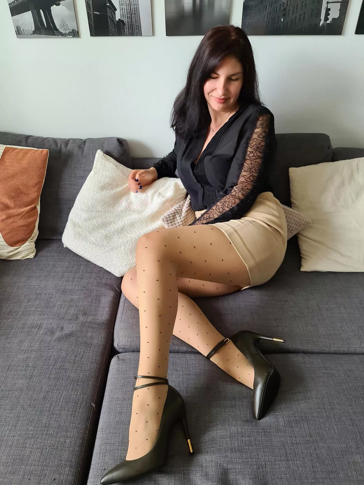 Seamless pantyhose and office outfit