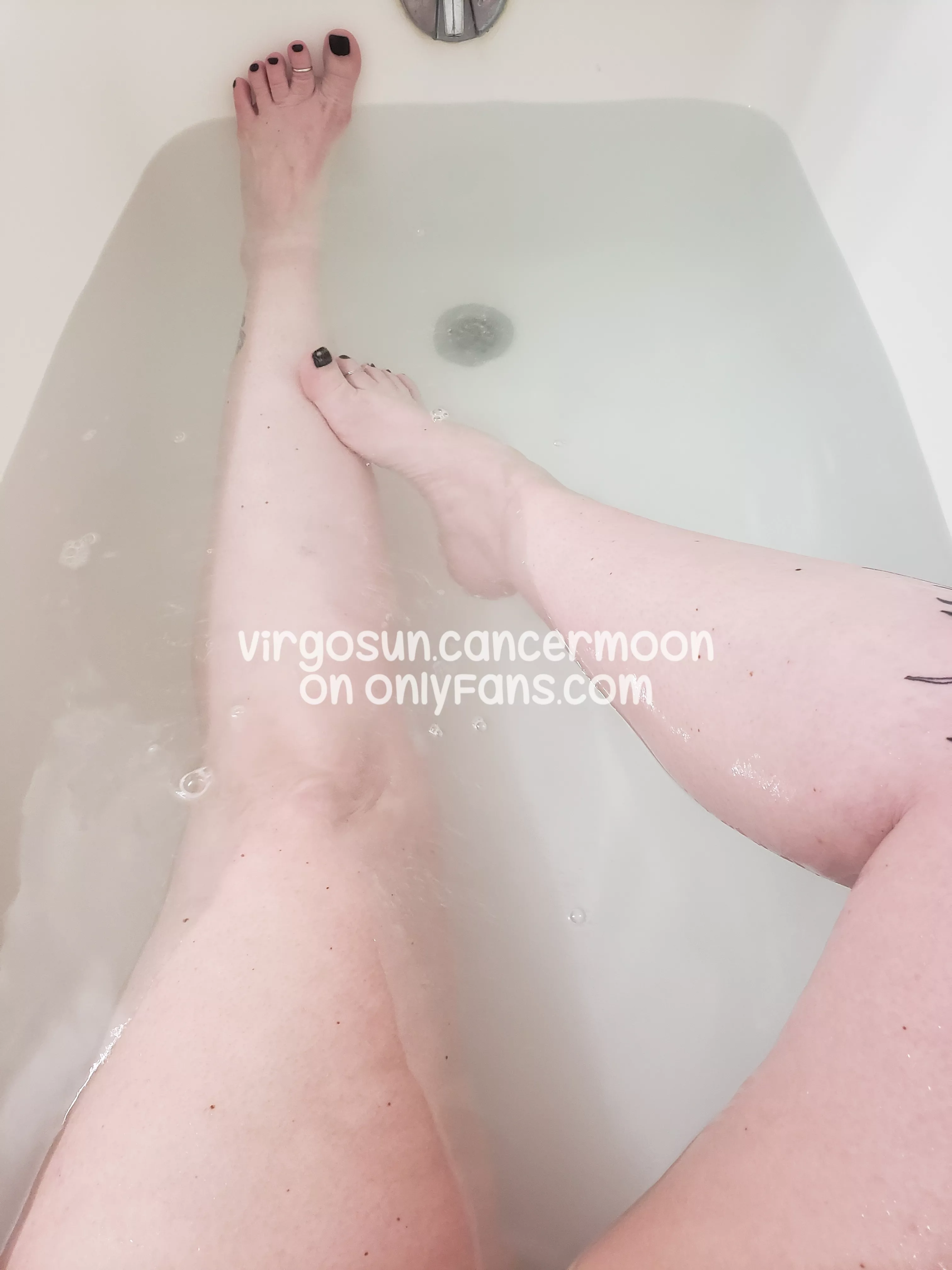 Self-care day! Who wants to soak with me?! 😘