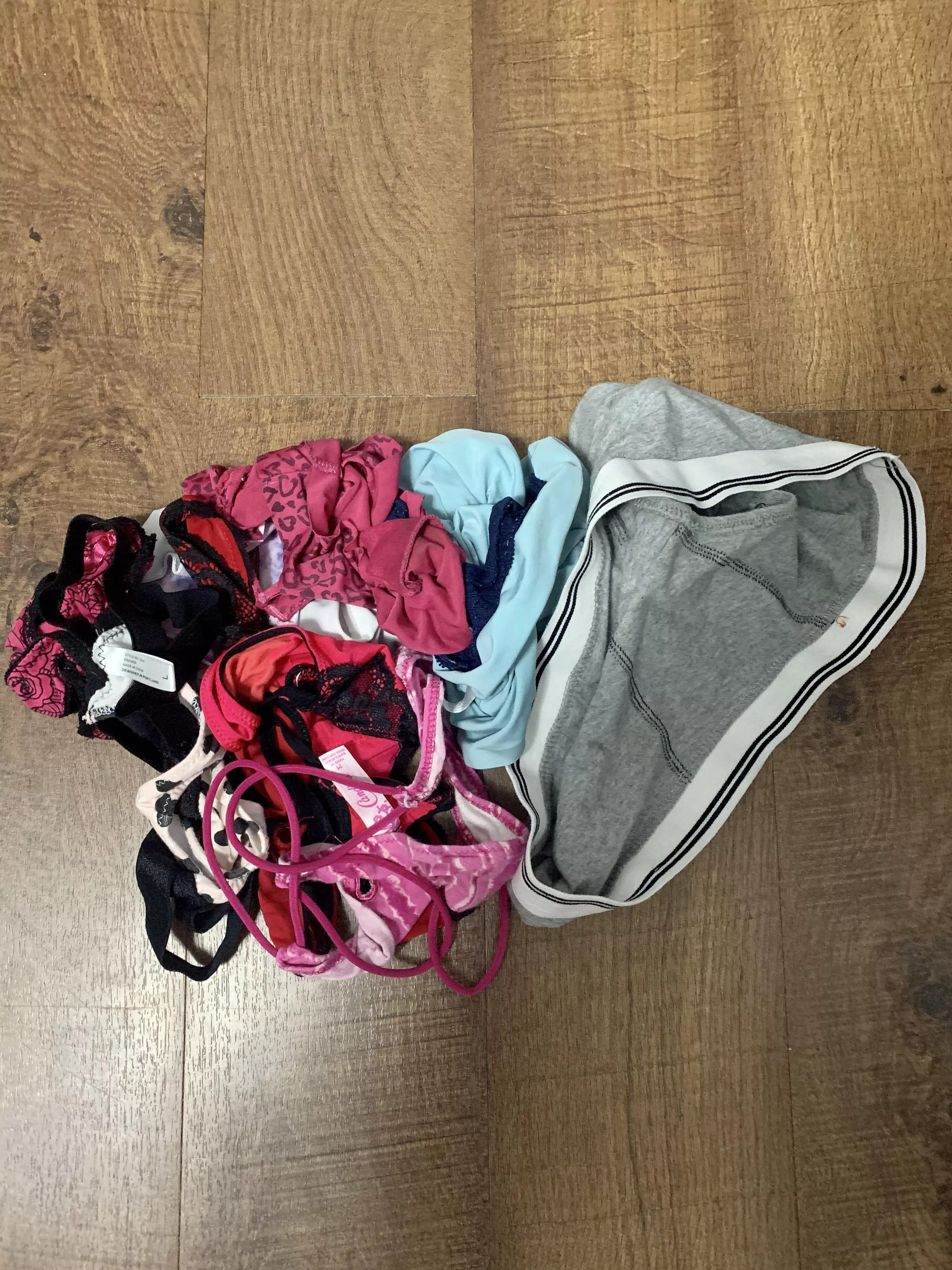 [selling] cleaning my panty drawer out! I take requests a lot of different pairs to choose from dm me! Strong scent and yummy