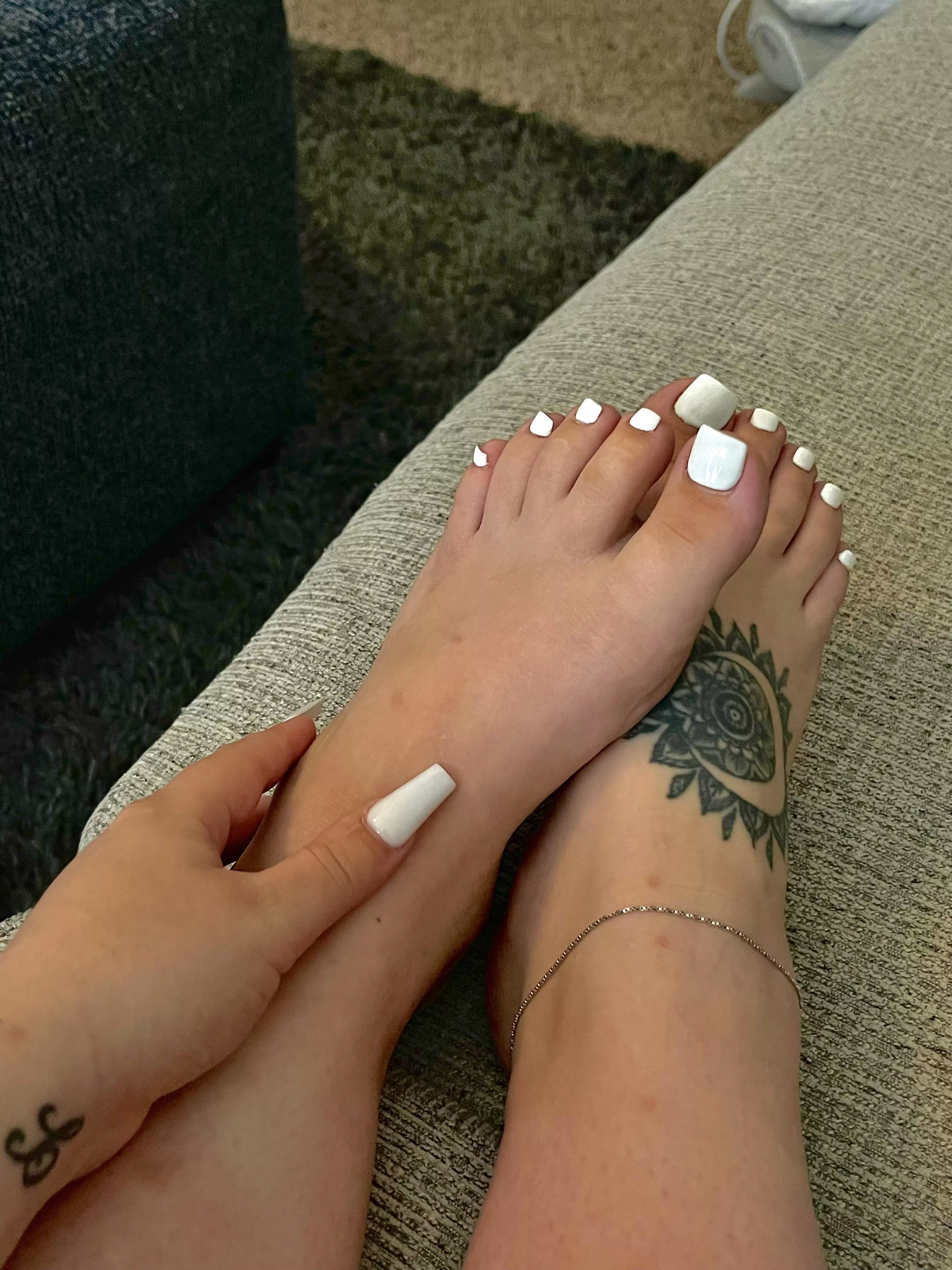 Selling custom feet pics and videos ðŸ–¤ðŸ‘£ðŸ¤¤