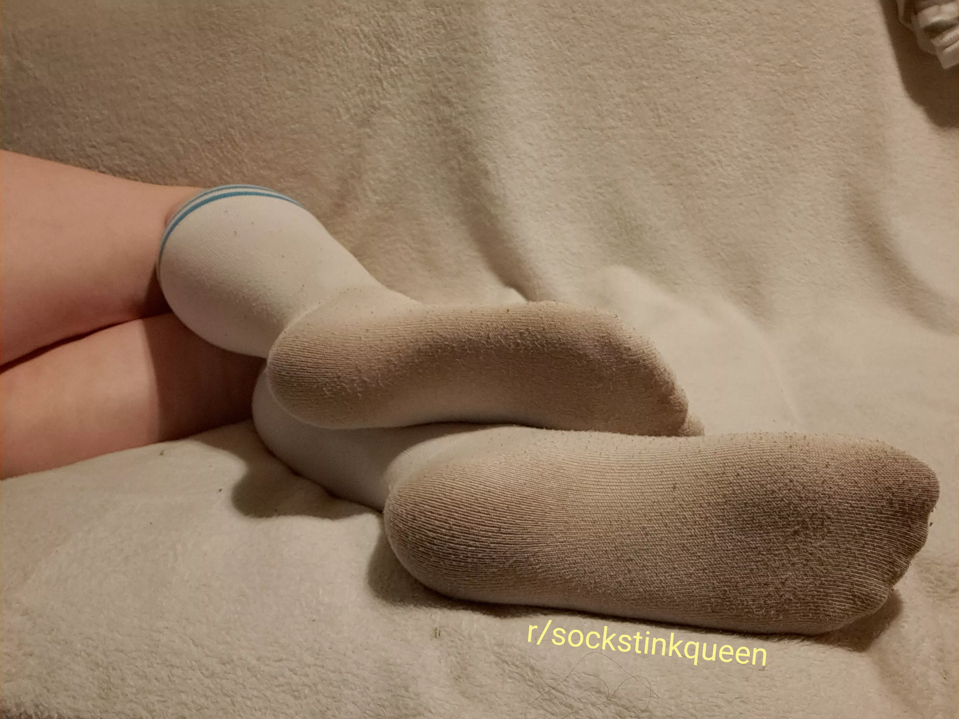 [Selling] I hope you don't mind I just came back from the gym ❤ my socks are all sweaty and smelly. . .