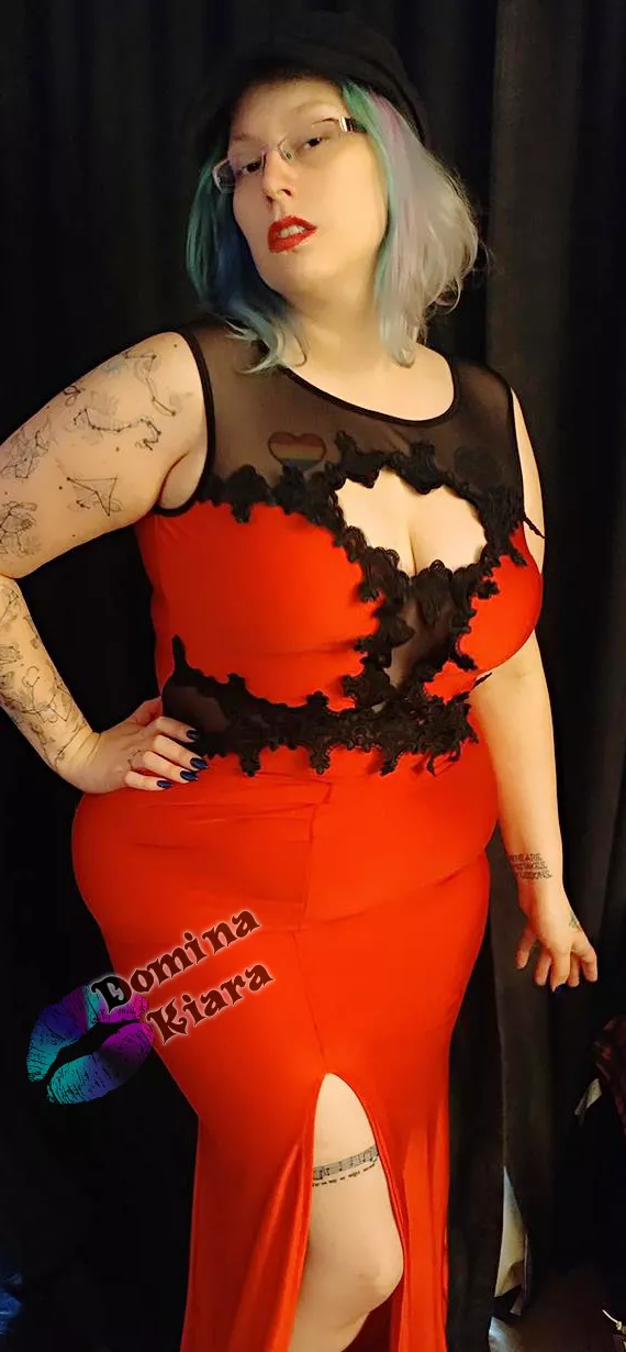 [Selling] My new dress shows off My sexy curves & tattoos and I love it!